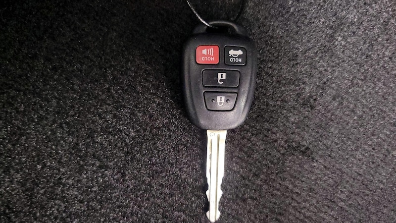 2014 Toyota Camry LE 22