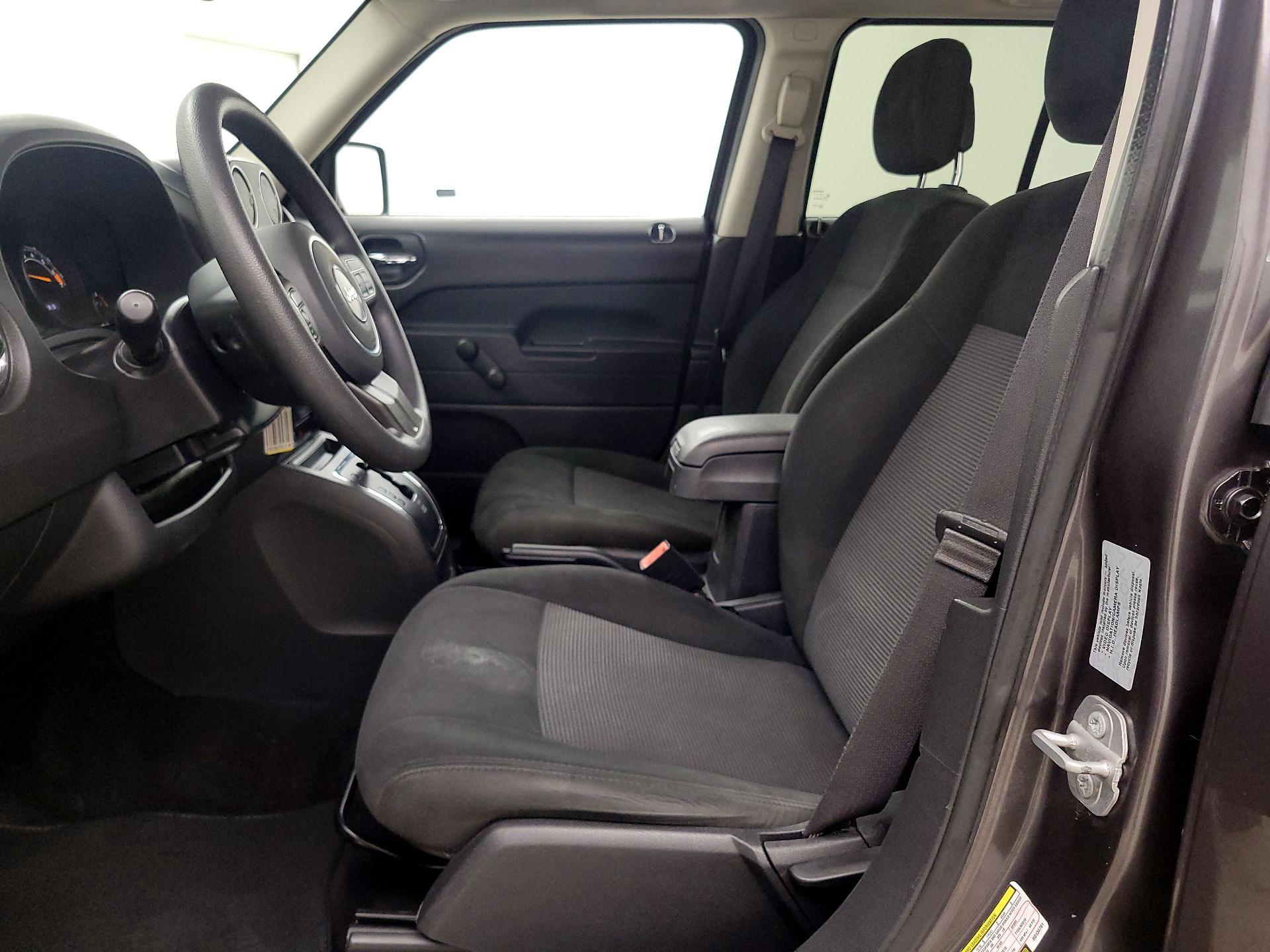 Thumbnail: 2017 Jeep Patriot - 11