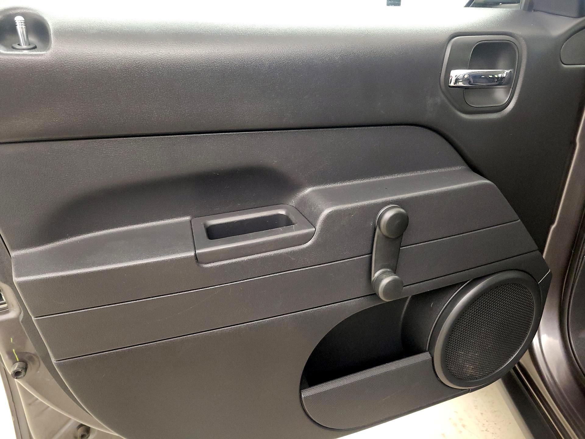 Thumbnail: 2017 Jeep Patriot - 12