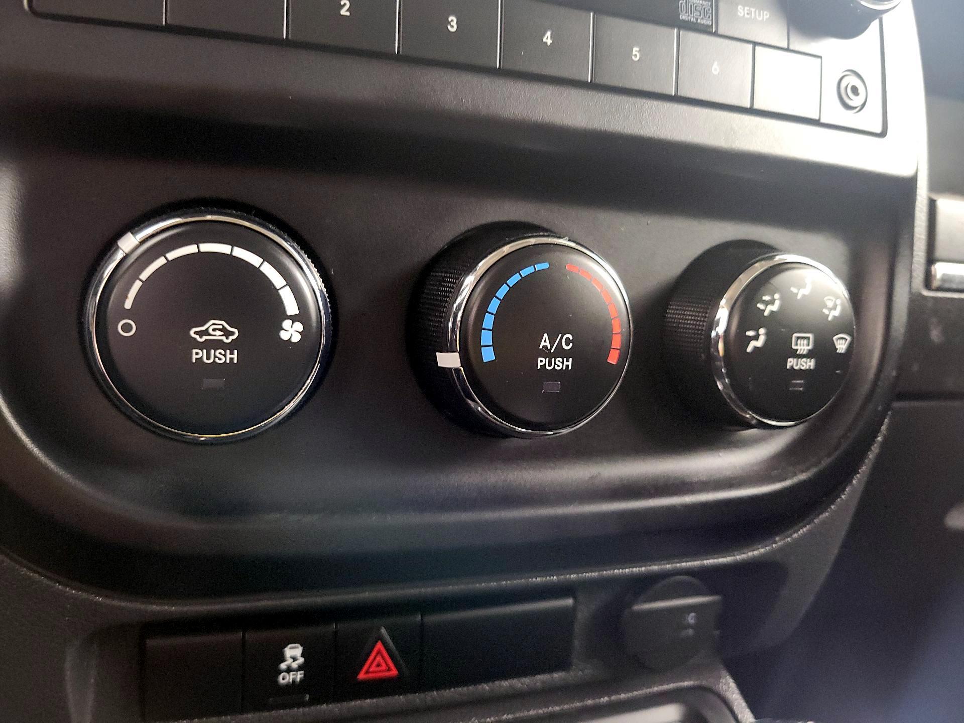 Thumbnail: 2017 Jeep Patriot - 14