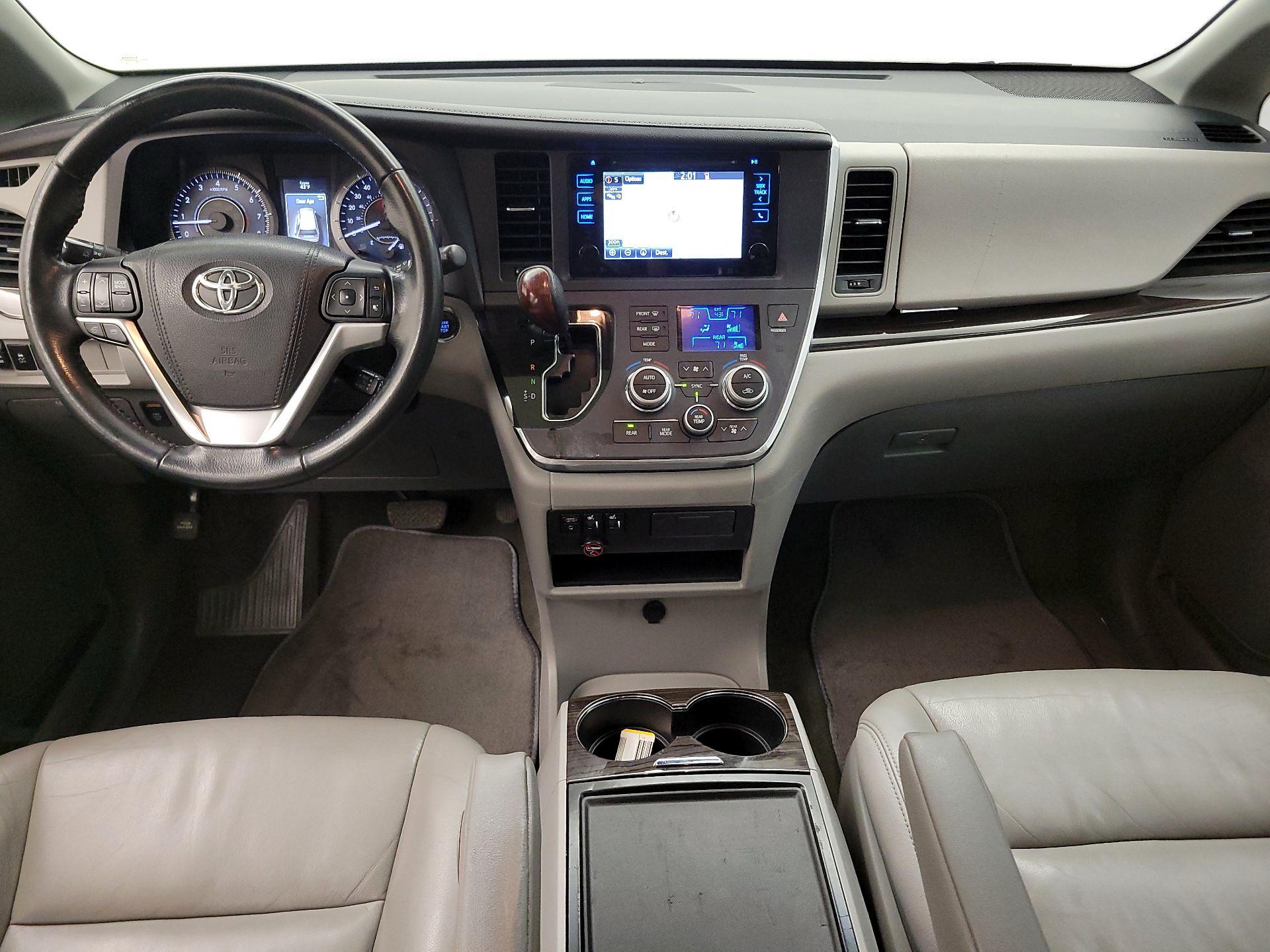 Thumbnail: 2015 Toyota Sienna - 9