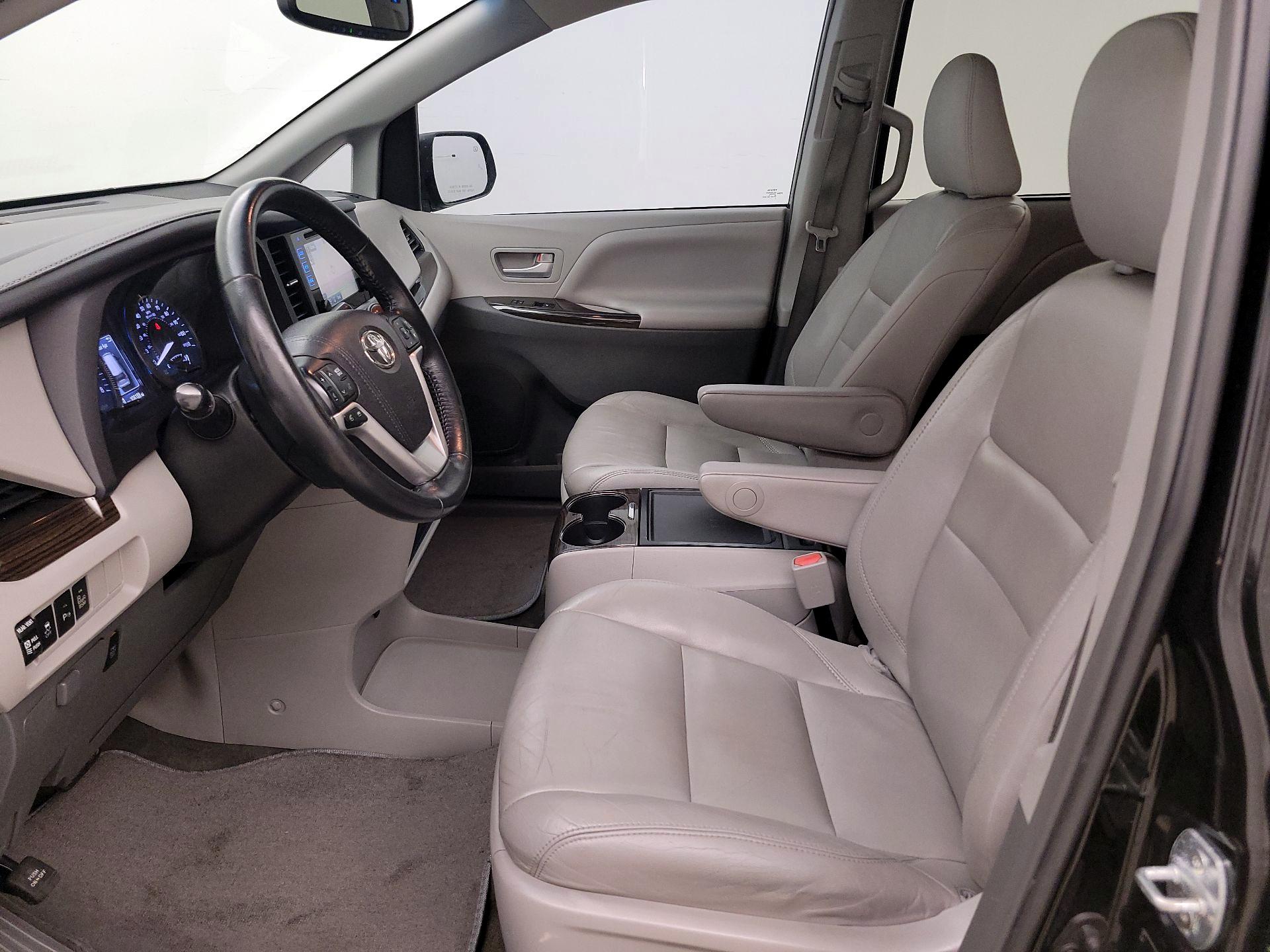 Thumbnail: 2015 Toyota Sienna - 11