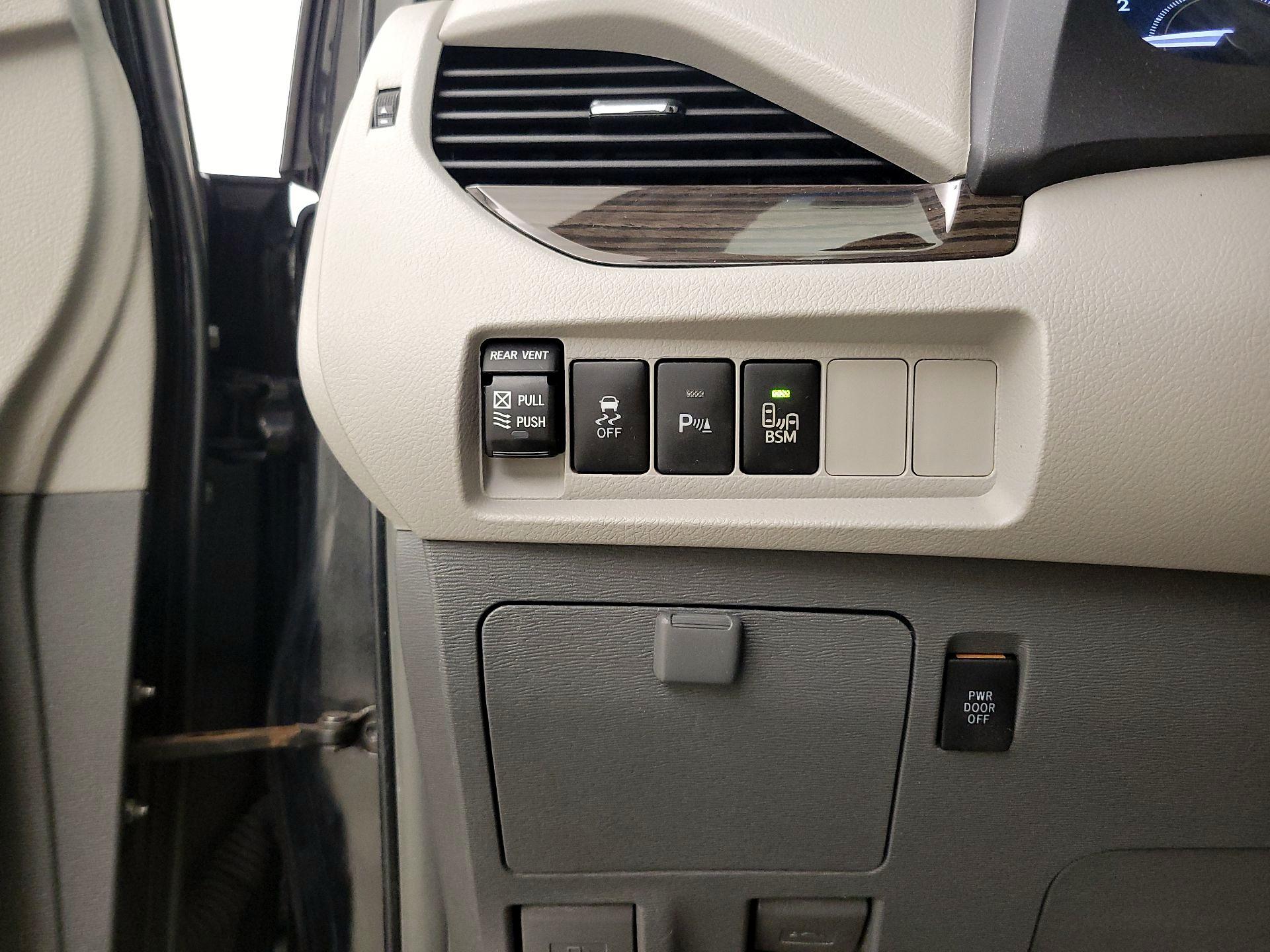 Thumbnail: 2015 Toyota Sienna - 13