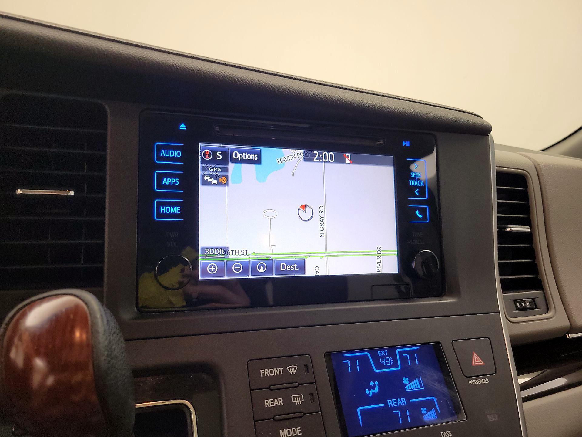 Thumbnail: 2015 Toyota Sienna - 14