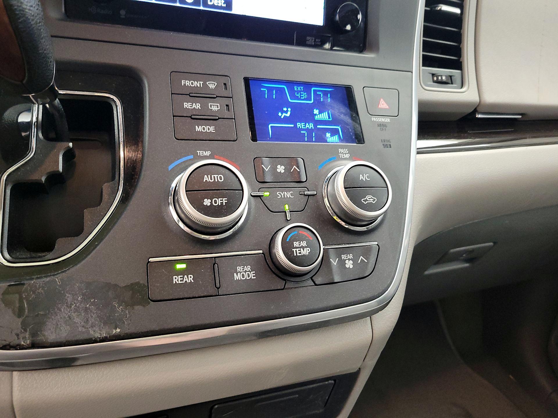 Thumbnail: 2015 Toyota Sienna - 17