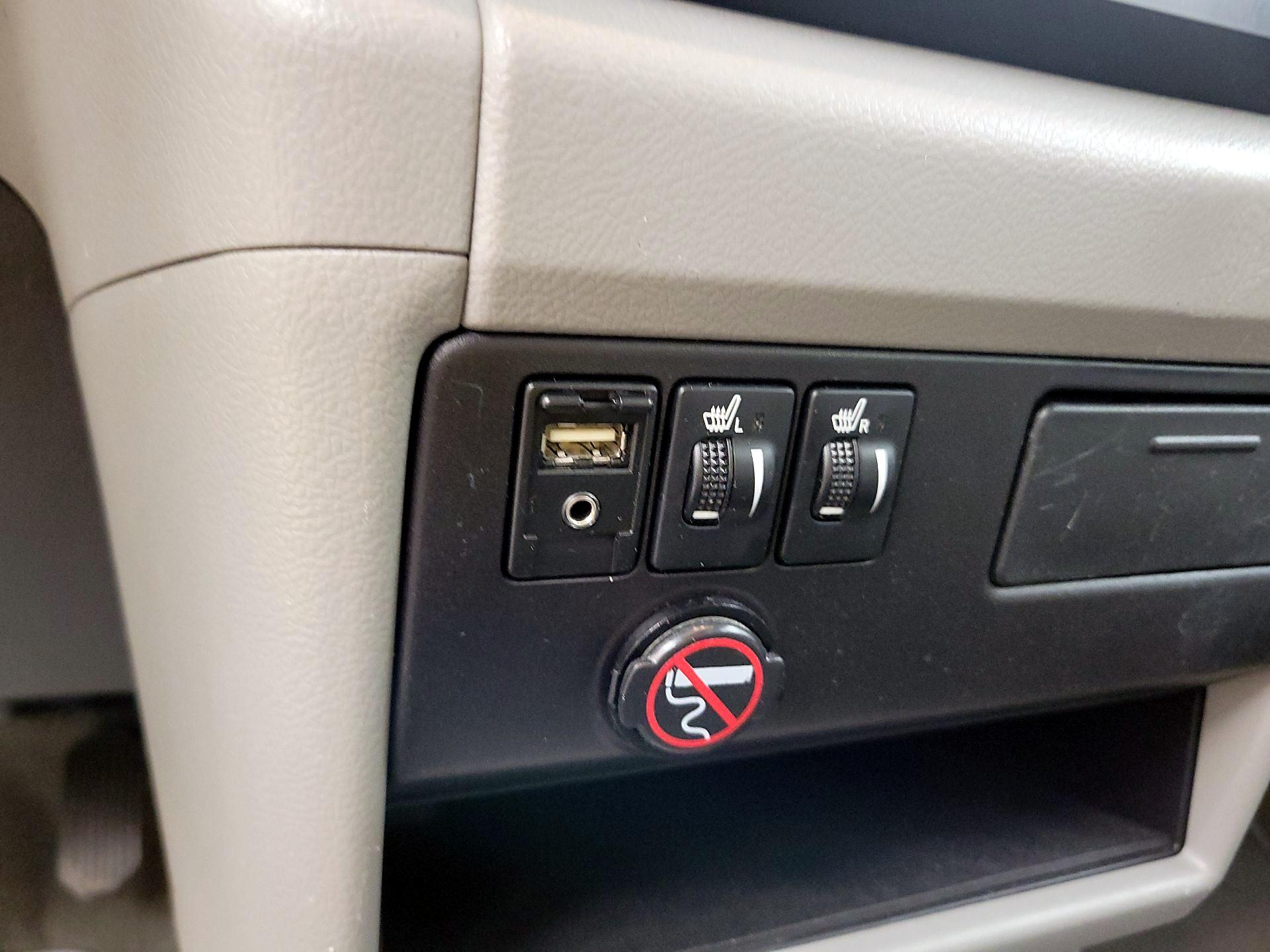 Thumbnail: 2015 Toyota Sienna - 19