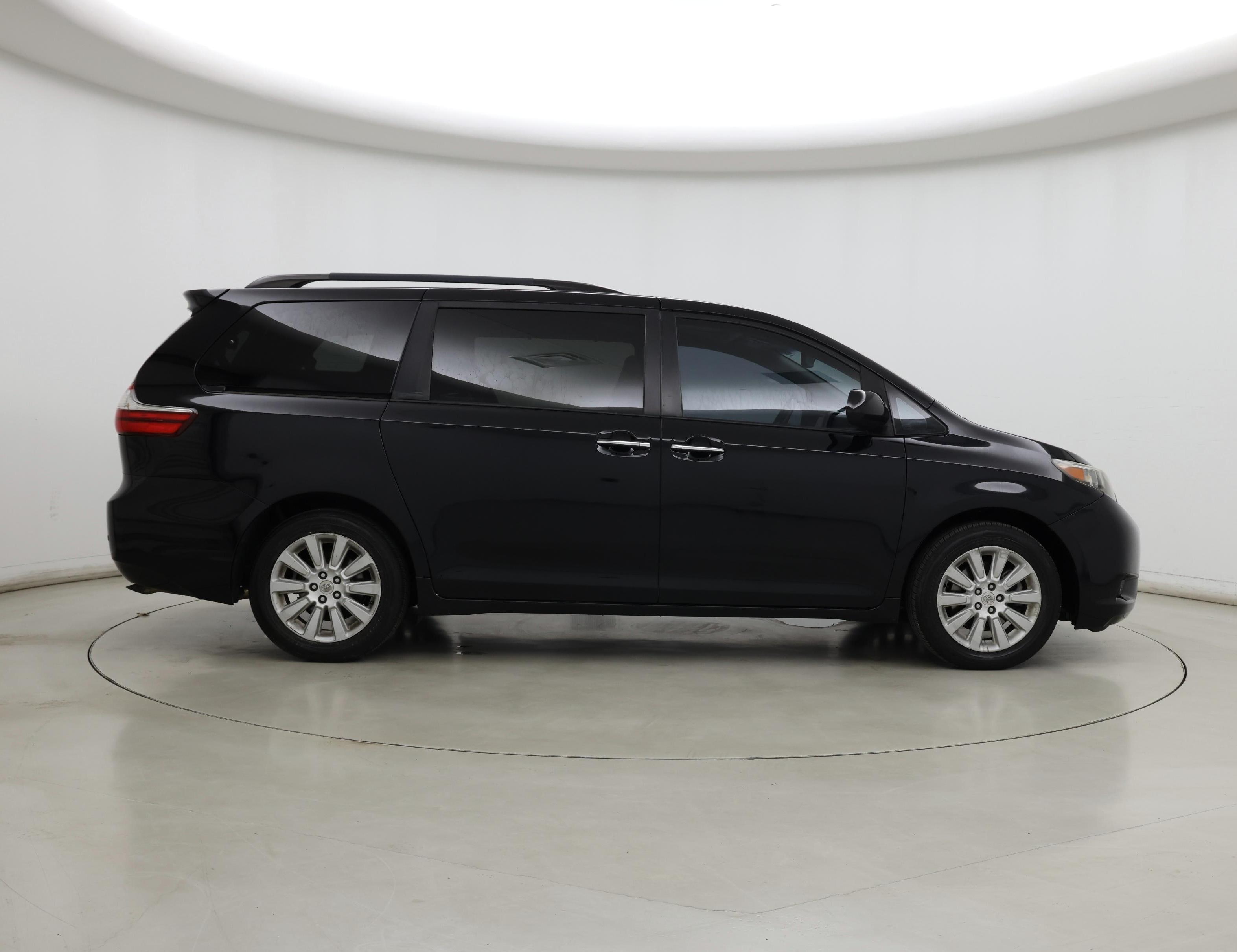 Thumbnail: 2015 Toyota Sienna - 7