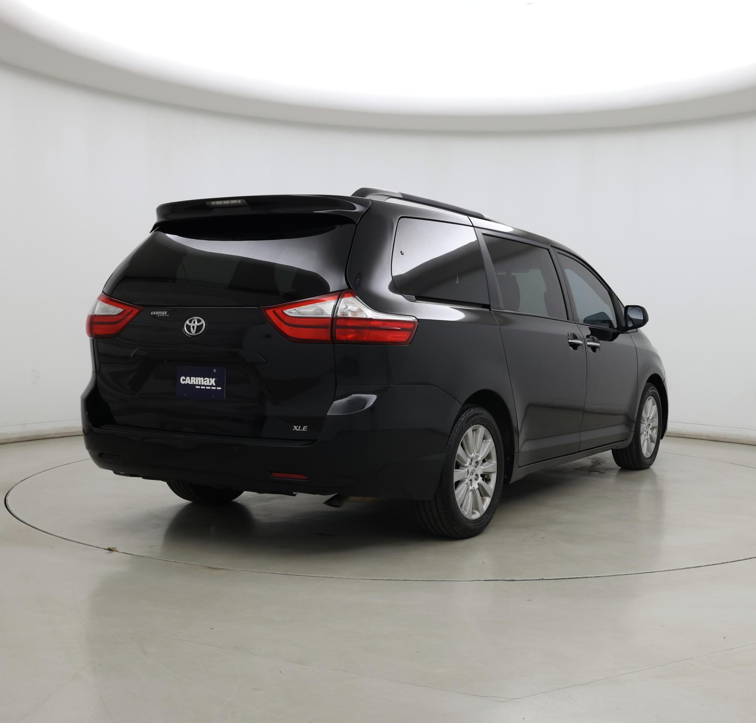 Thumbnail: 2015 Toyota Sienna - 8