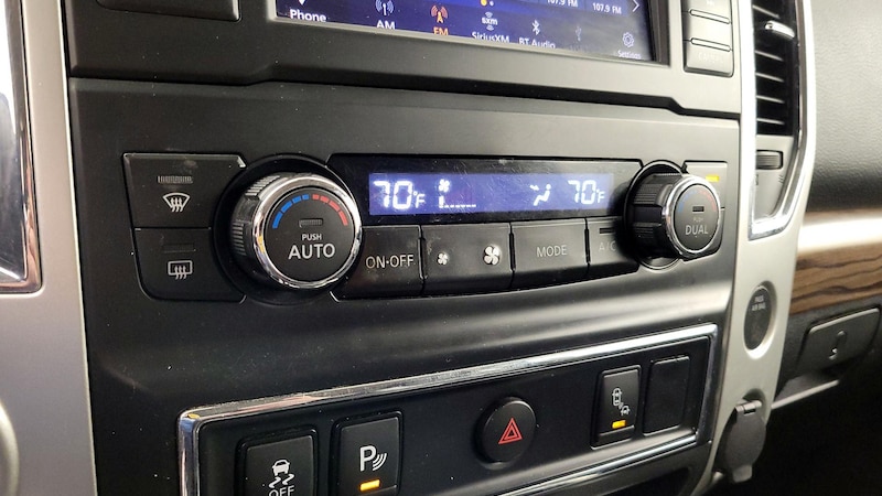 2019 Nissan Titan SL 17