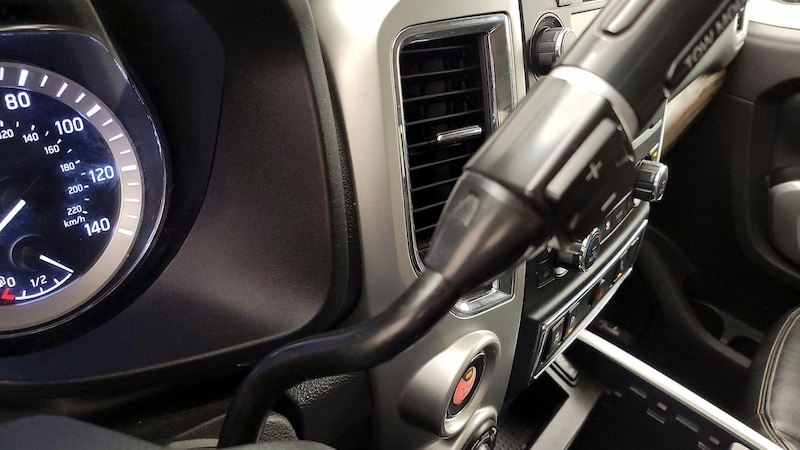 2019 Nissan Titan SL 18