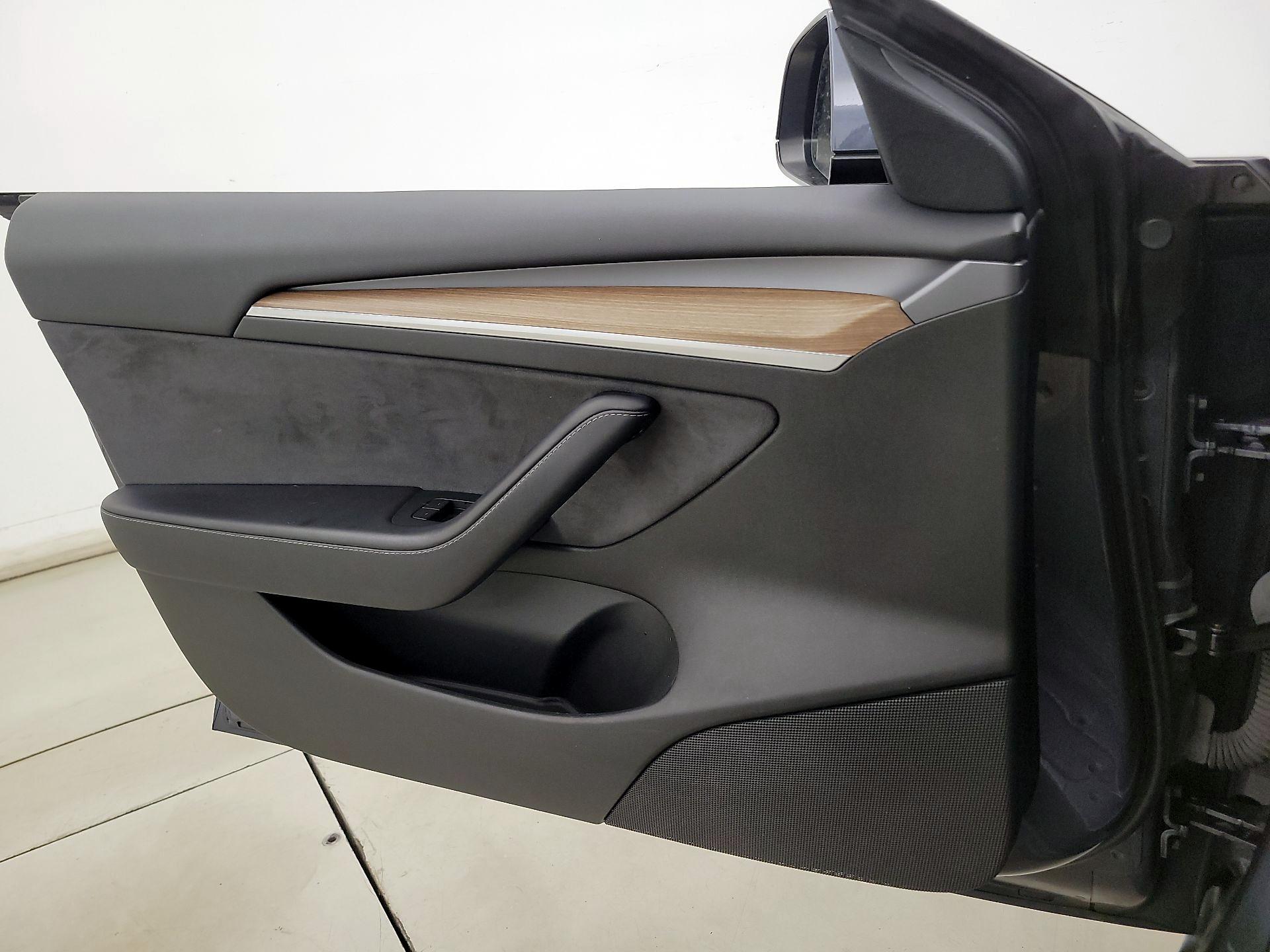 Thumbnail: 2022 Tesla Model 3 - 12