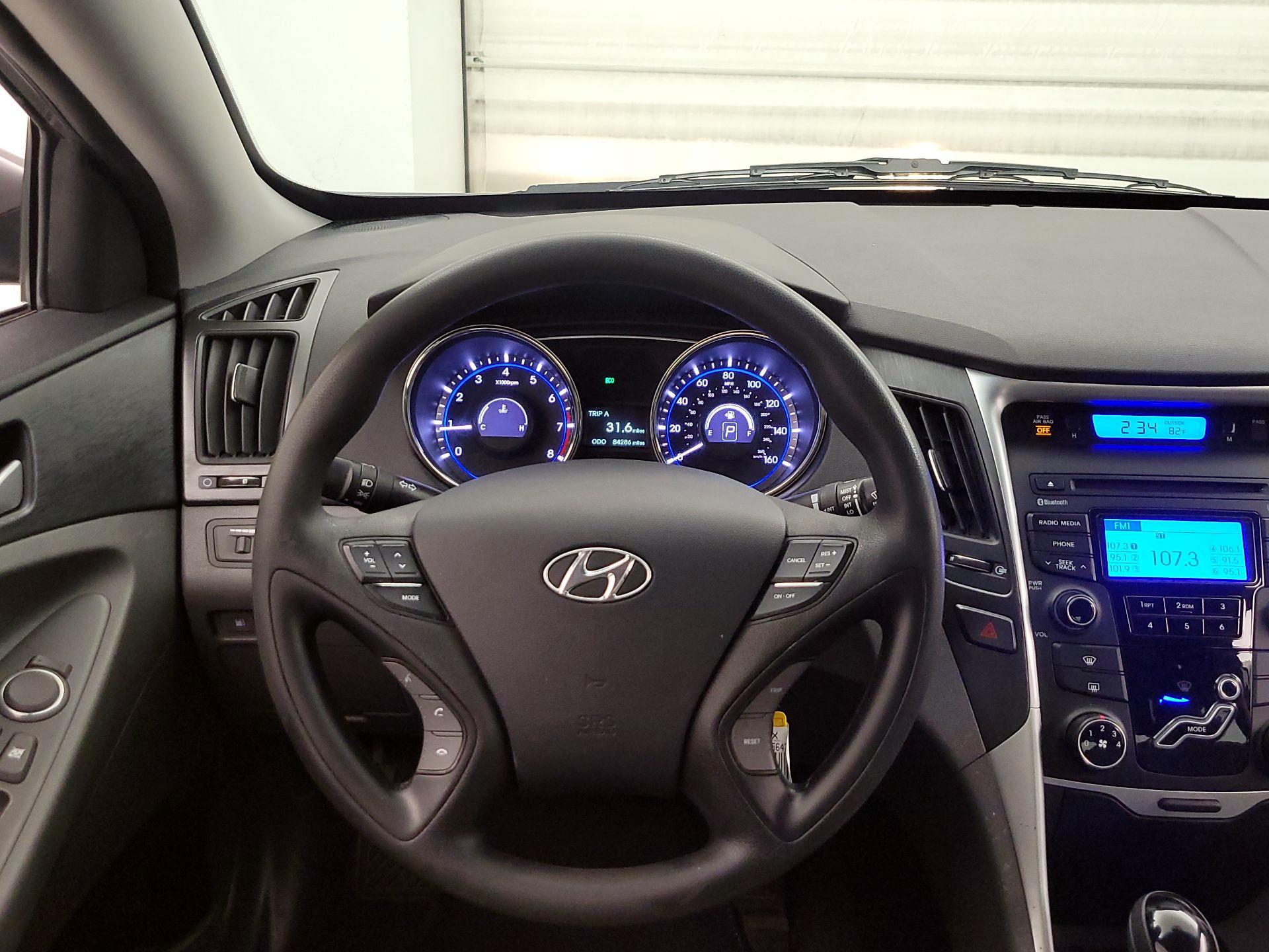 Thumbnail: 2013 Hyundai Sonata - 10