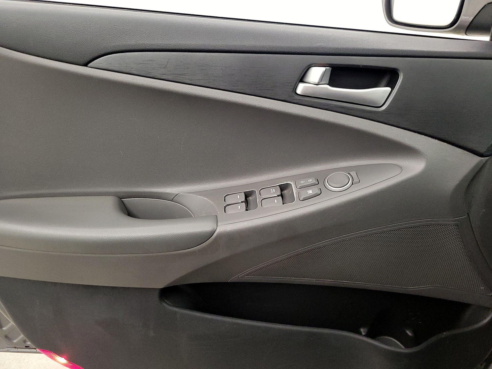 Thumbnail: 2013 Hyundai Sonata - 12