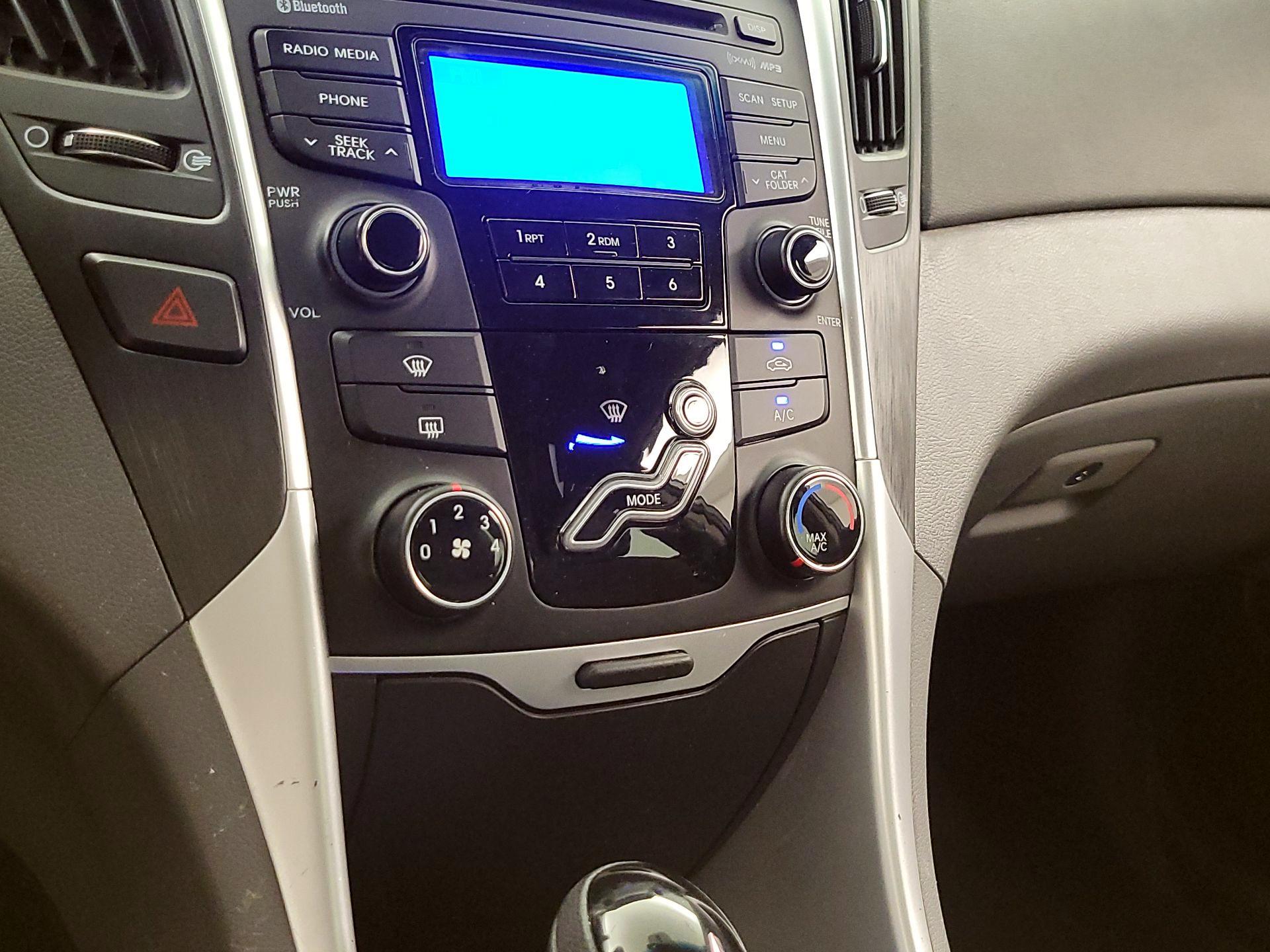 Thumbnail: 2013 Hyundai Sonata - 15