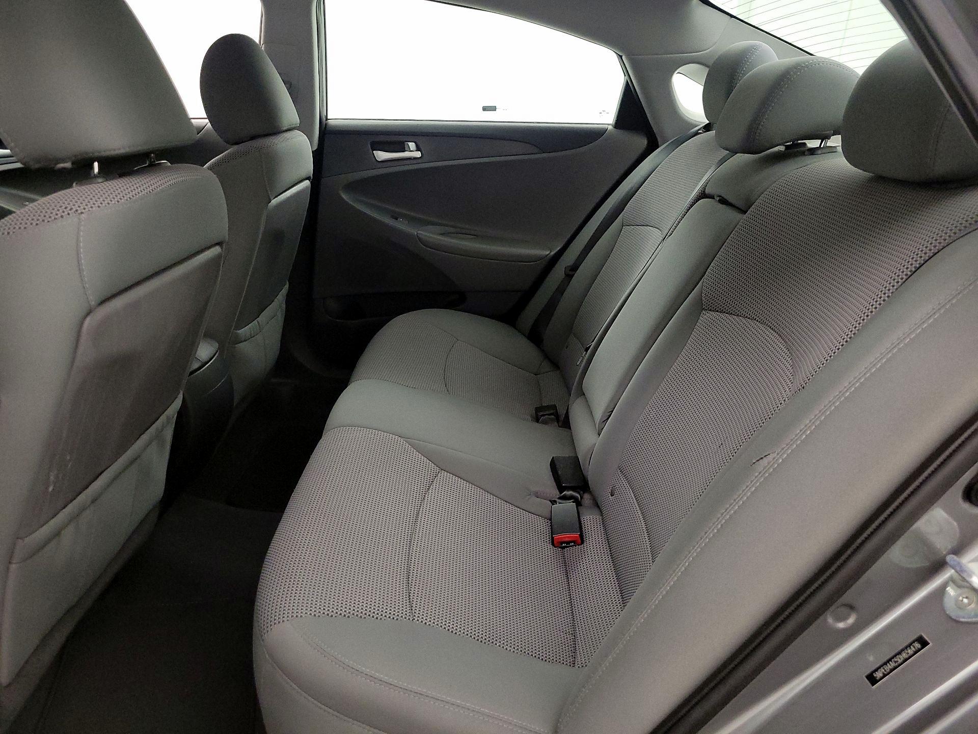 Thumbnail: 2013 Hyundai Sonata - 18