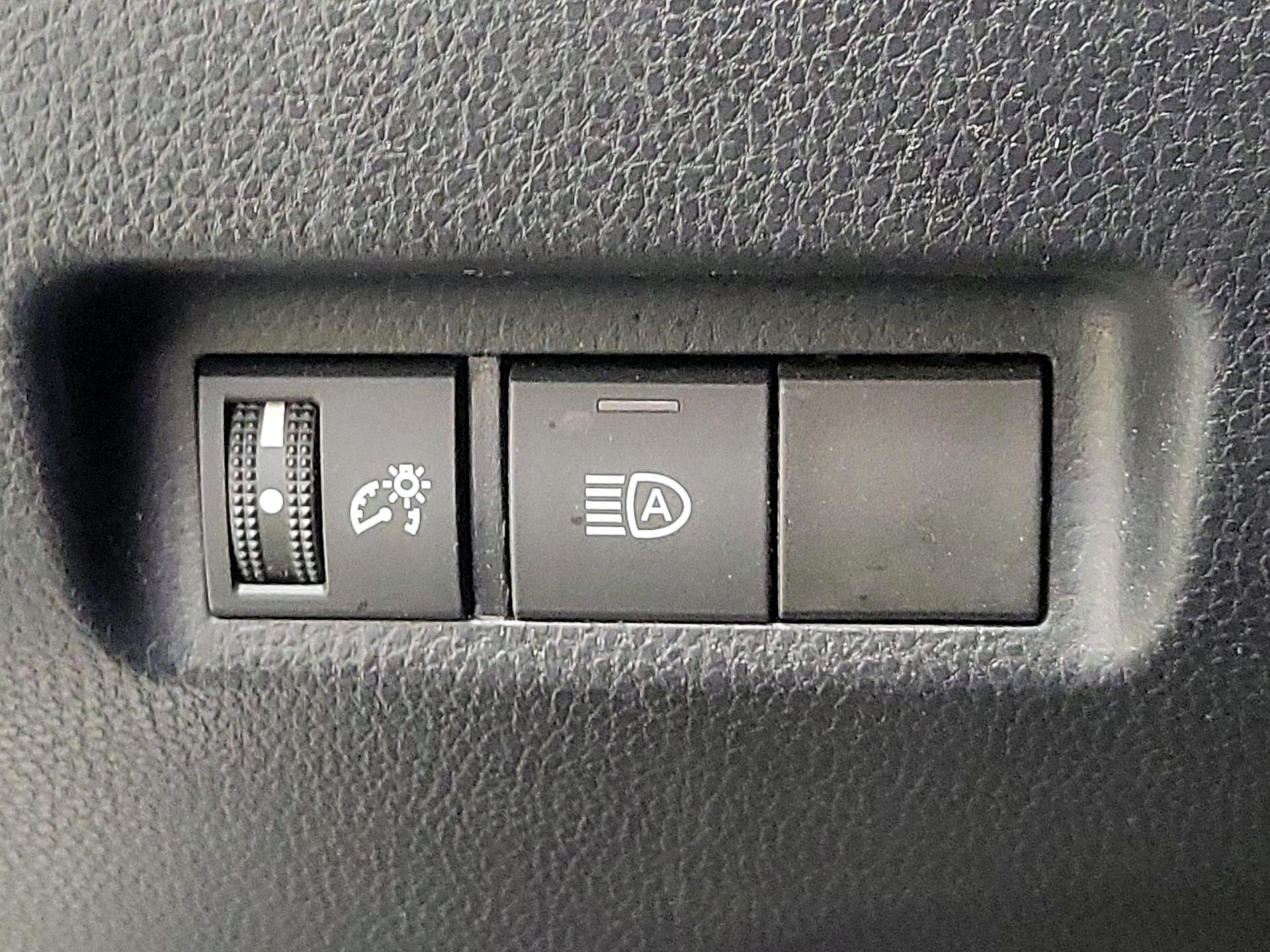 Thumbnail: 2020 Toyota RAV4 - 13