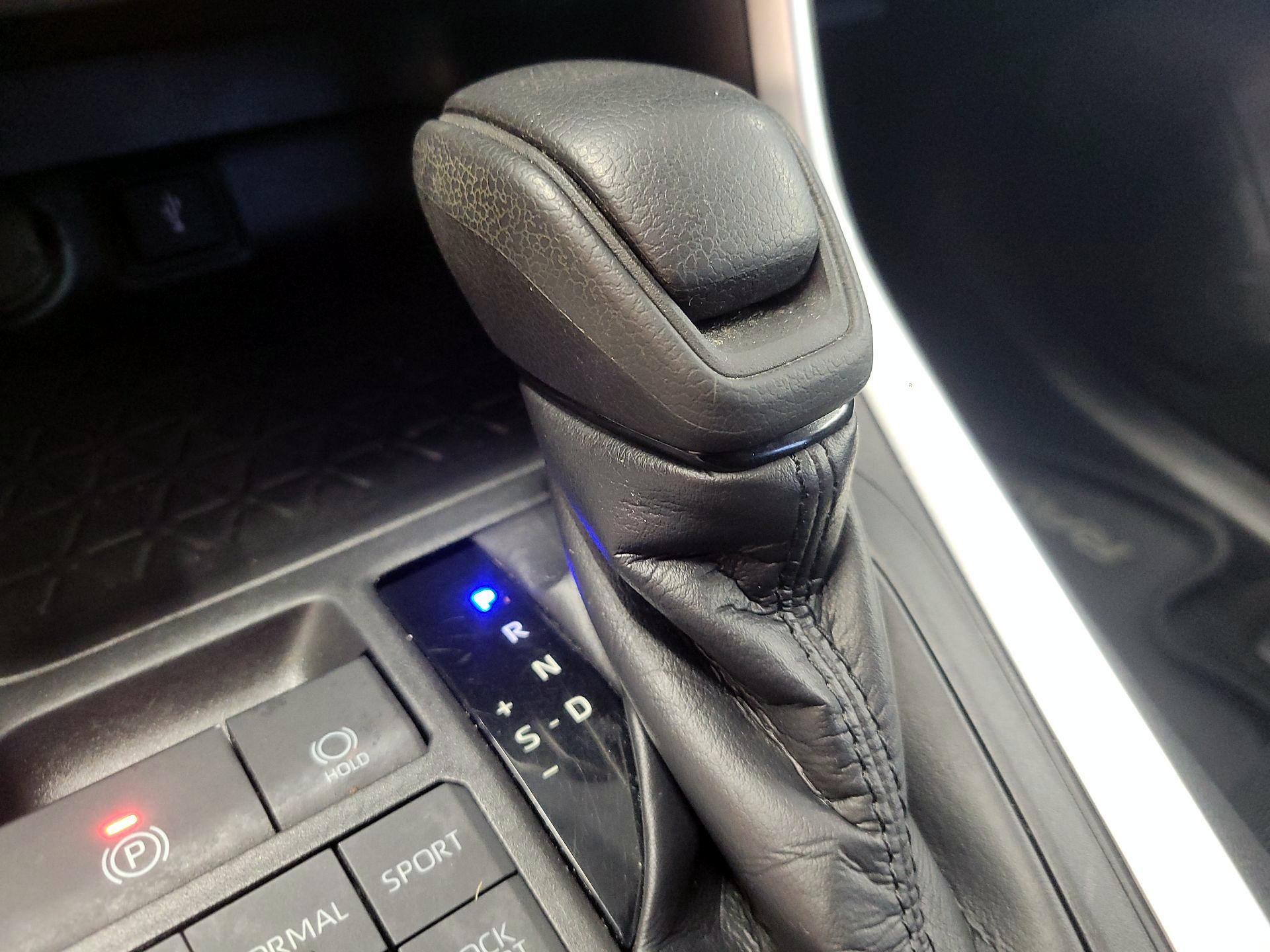 Thumbnail: 2020 Toyota RAV4 - 17