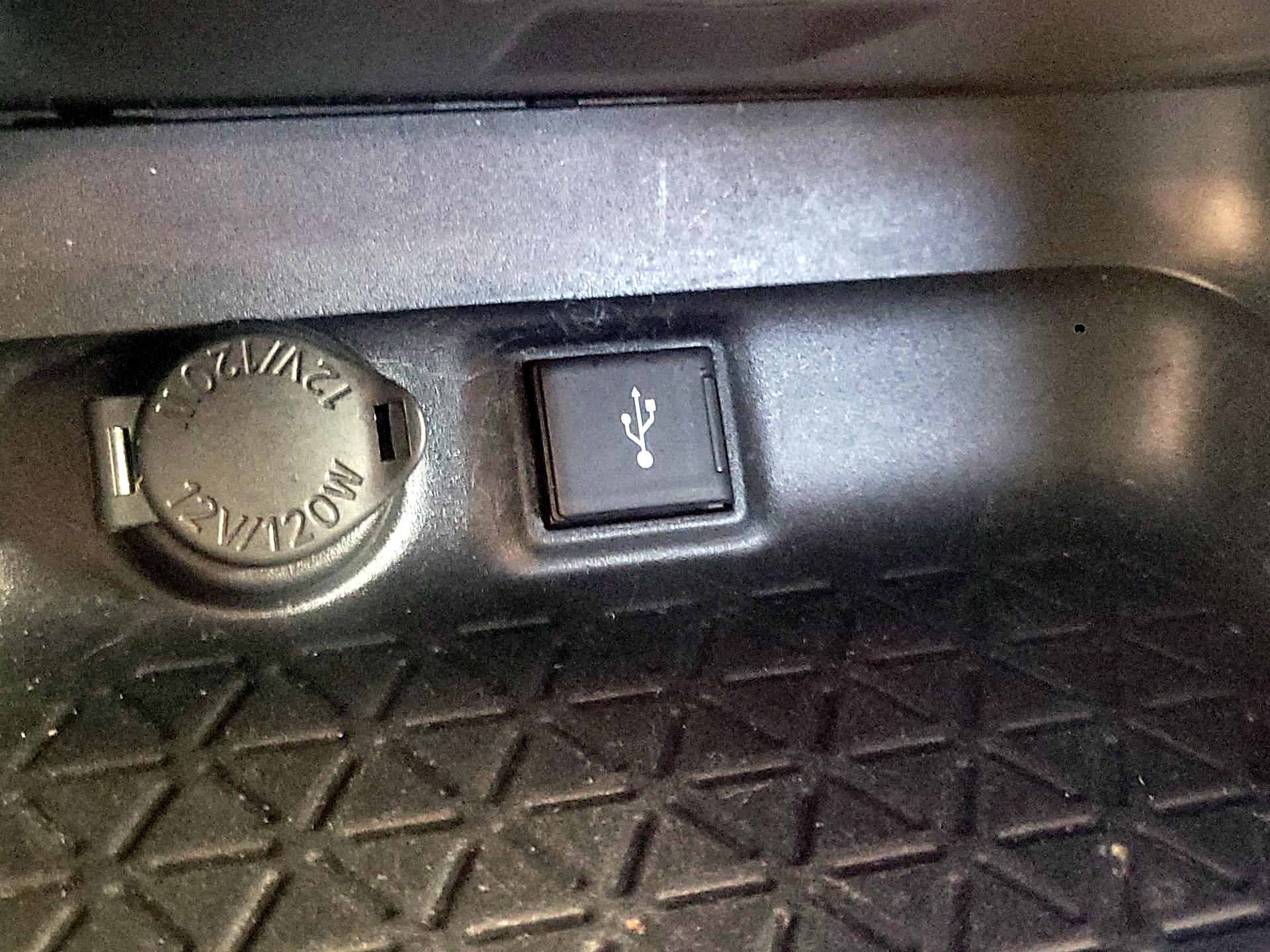 Thumbnail: 2020 Toyota RAV4 - 18