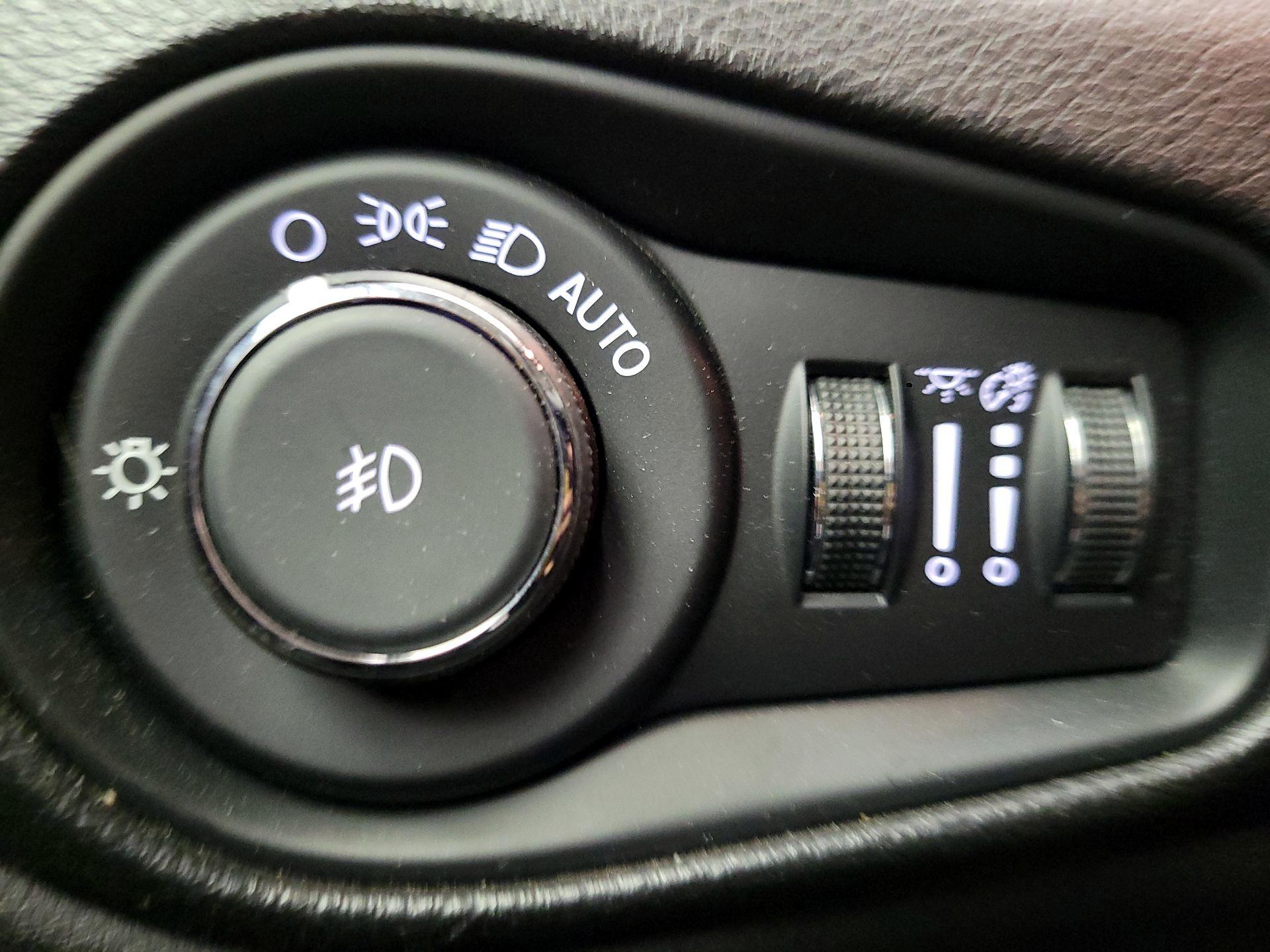 Thumbnail: 2020 Jeep Renegade - 13