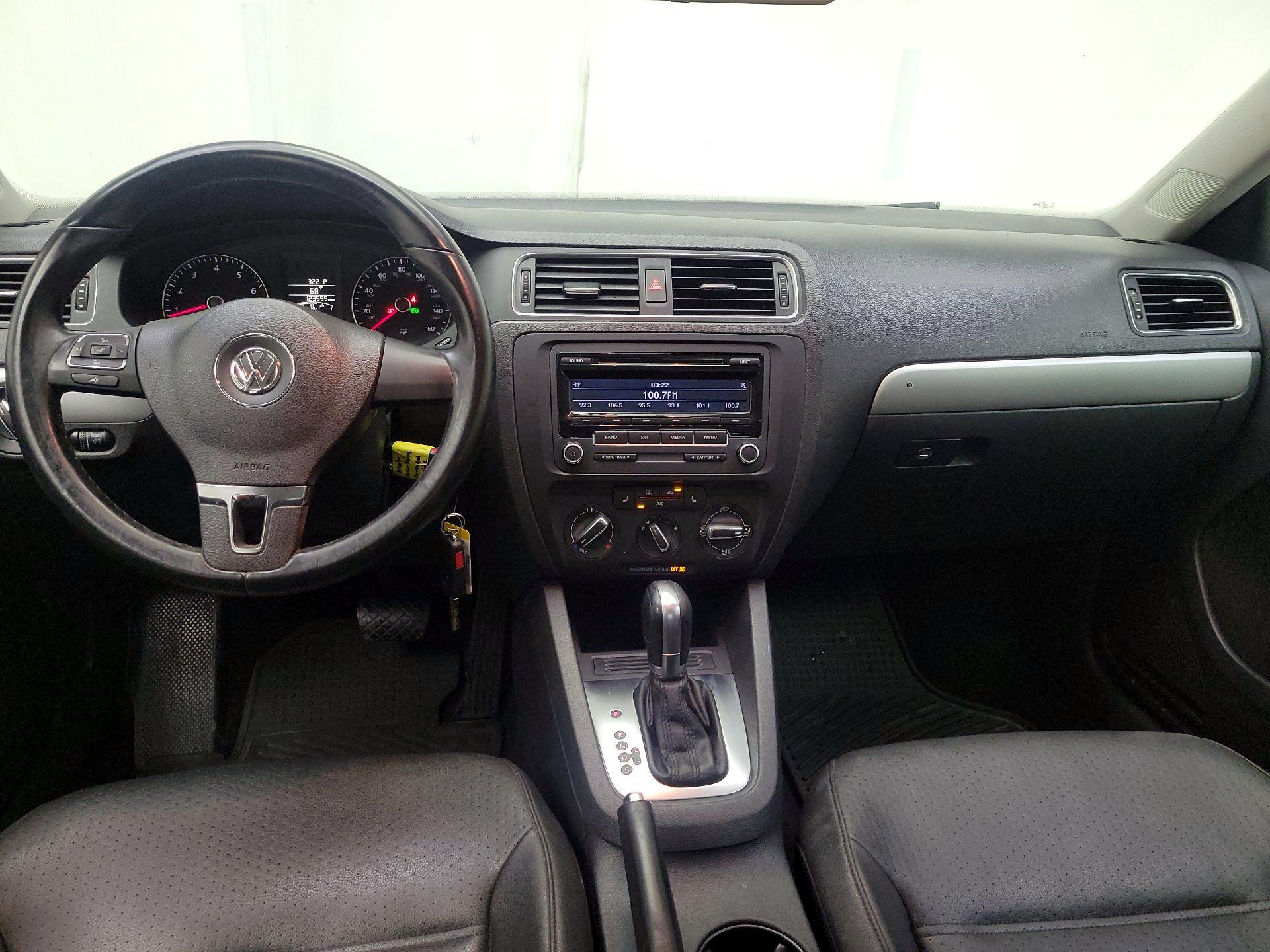 Thumbnail: 2014 Volkswagen Jetta - 9