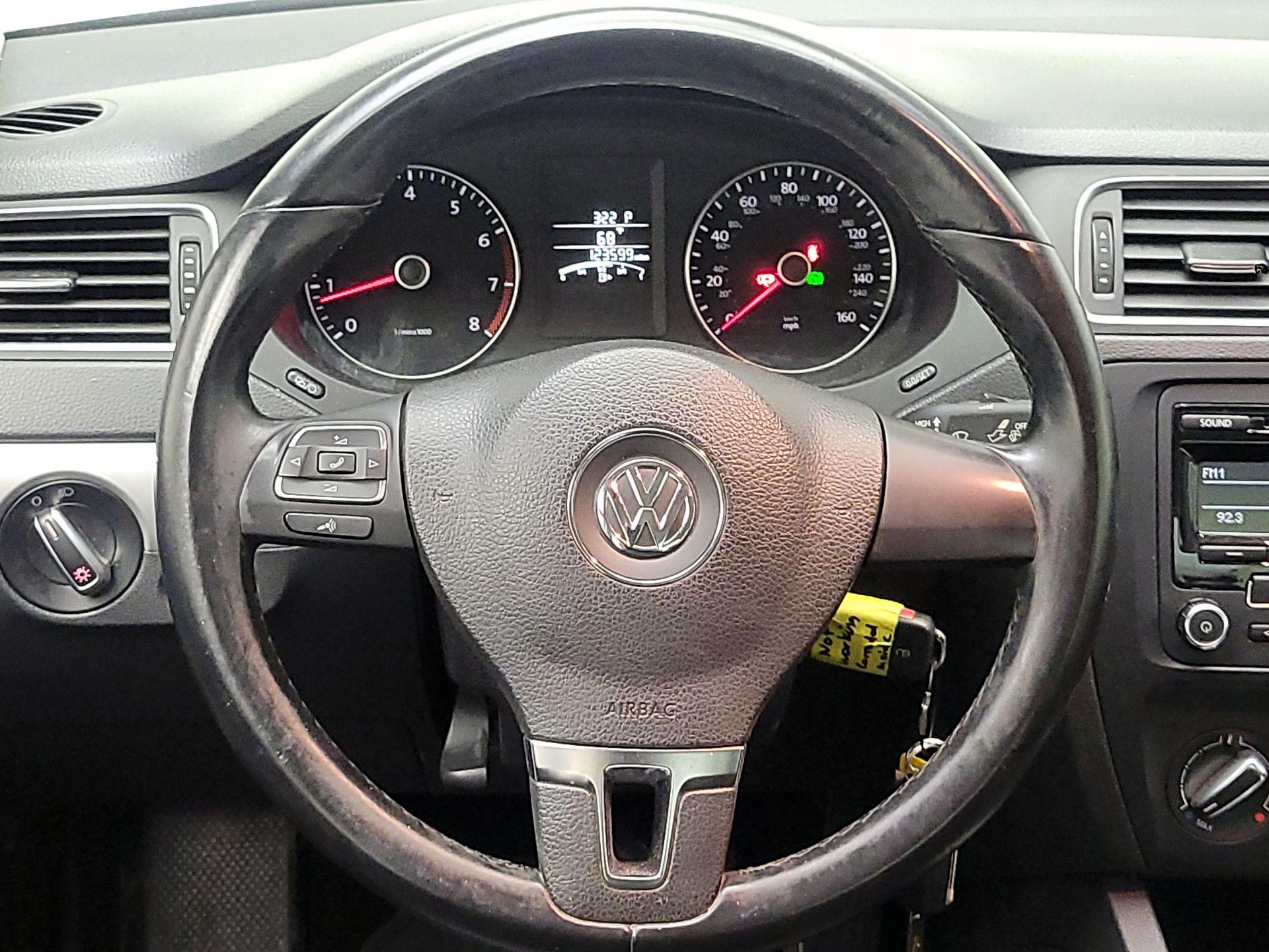 Thumbnail: 2014 Volkswagen Jetta - 10