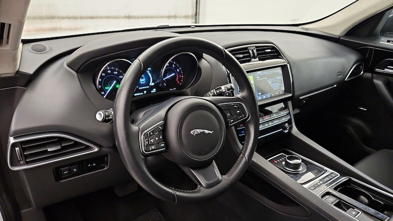 2020 Jaguar F-Pace 25t 9