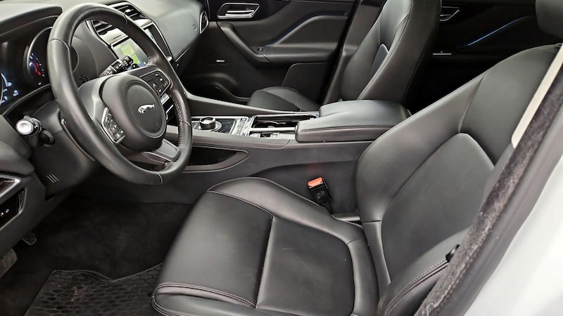 2020 Jaguar F-Pace 25t 11