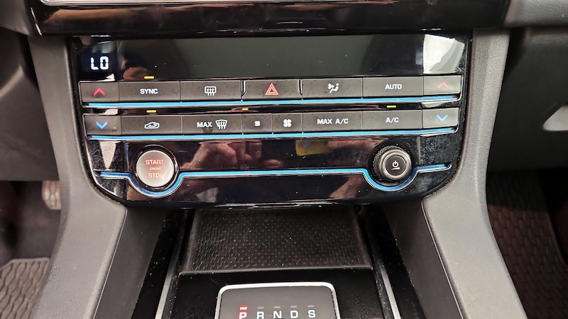 2020 Jaguar F-Pace 25t 17