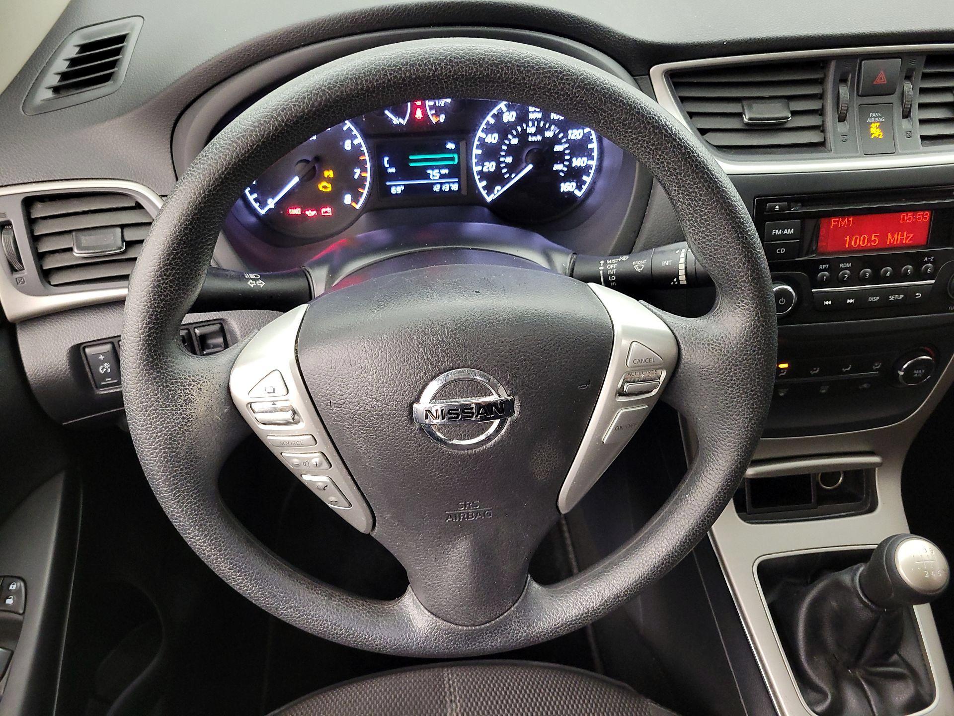 Thumbnail: 2015 Nissan Sentra - 10