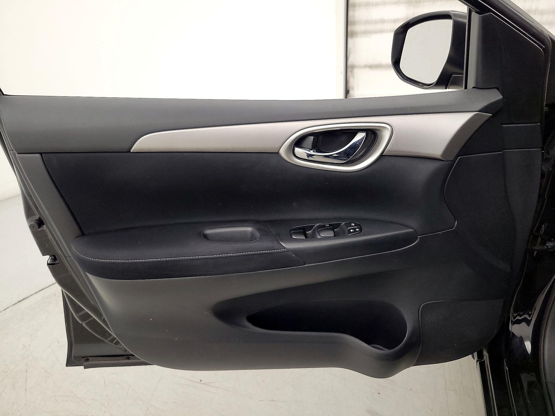Thumbnail: 2015 Nissan Sentra - 12