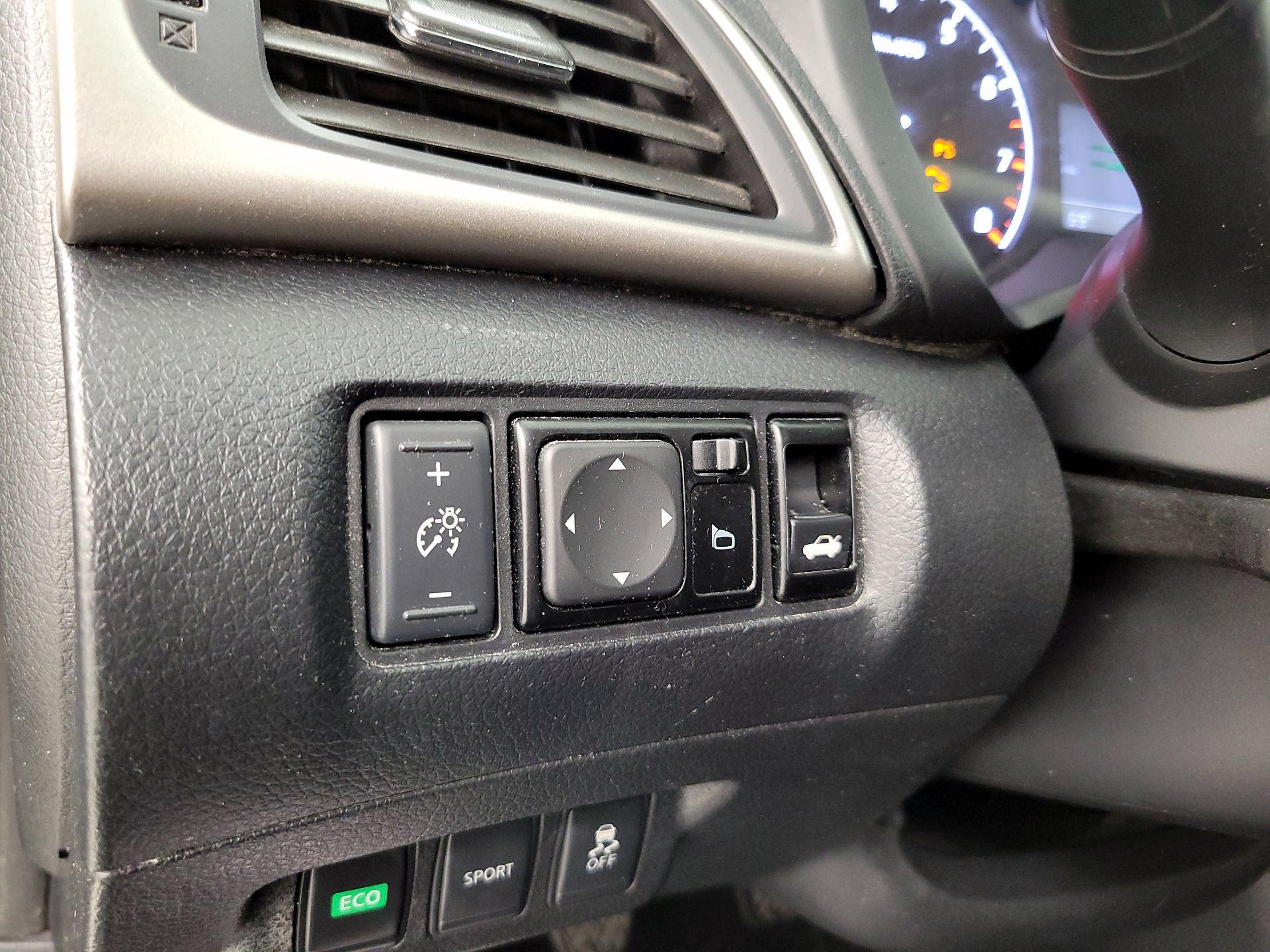 Thumbnail: 2015 Nissan Sentra - 13