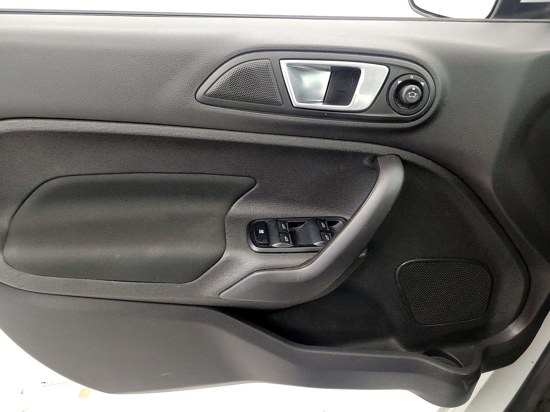 Thumbnail: 2015 Ford Fiesta - 12
