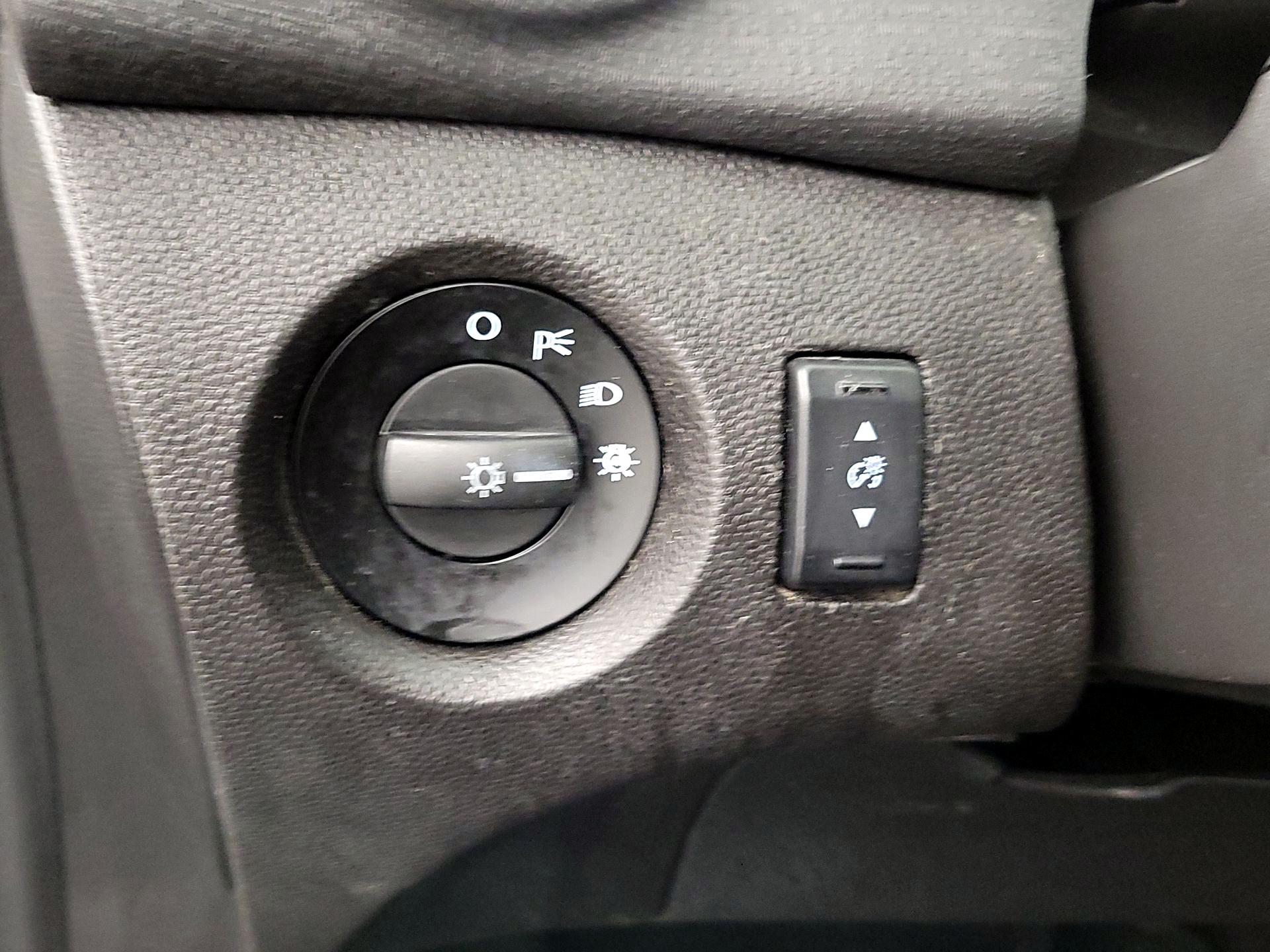 Thumbnail: 2015 Ford Fiesta - 13
