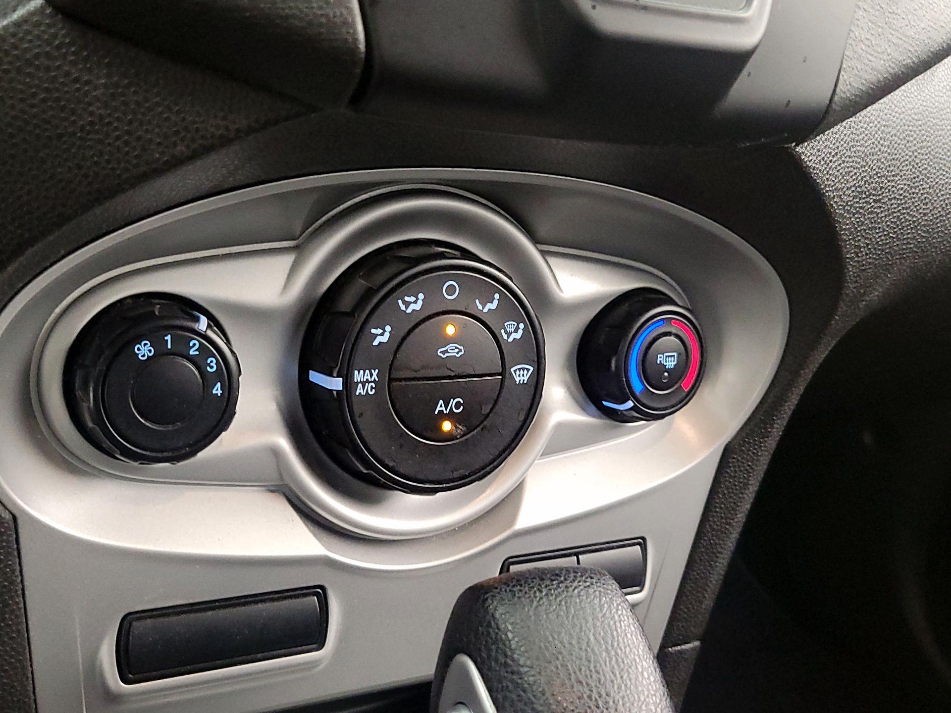 Thumbnail: 2015 Ford Fiesta - 15