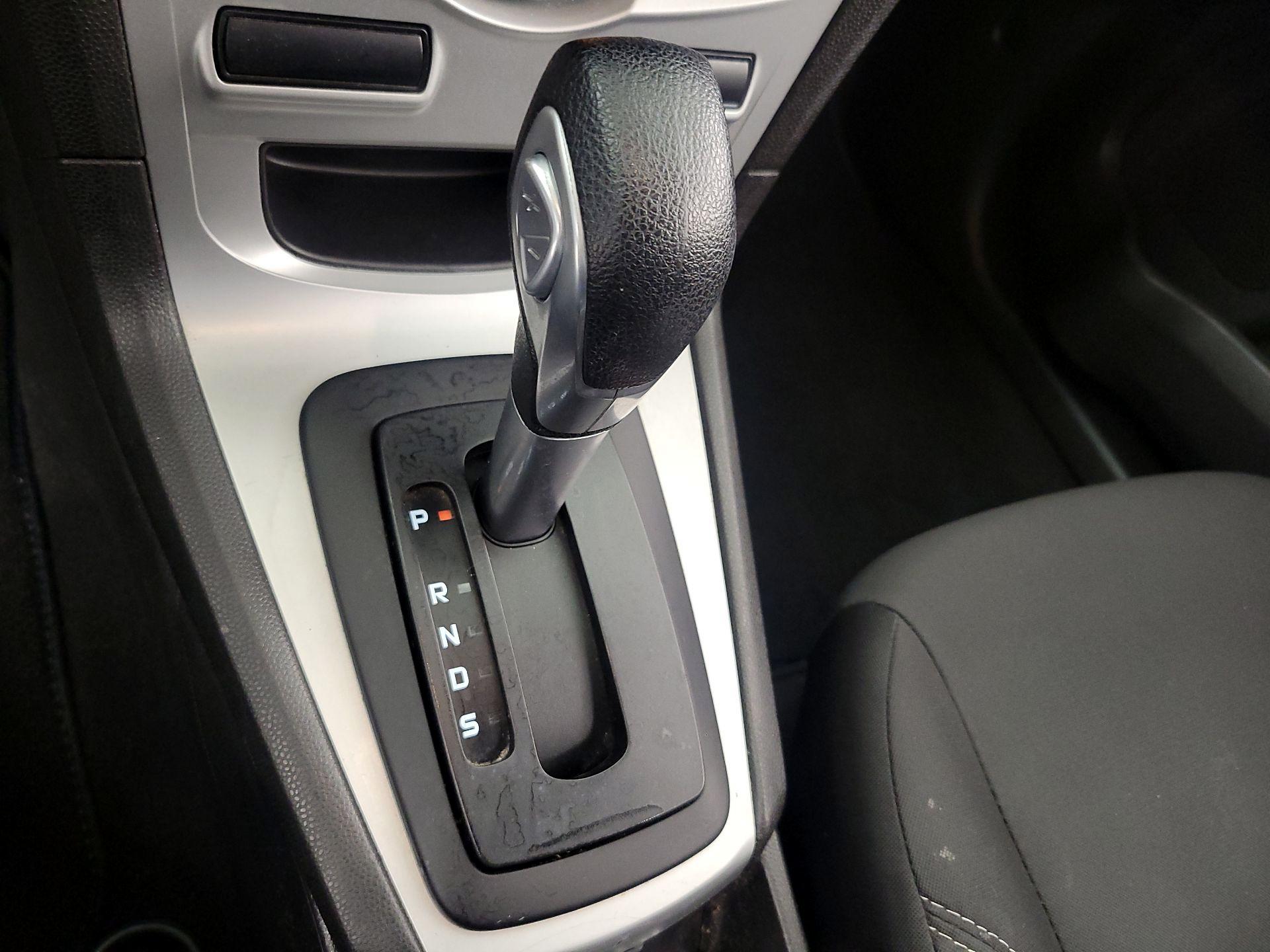 Thumbnail: 2015 Ford Fiesta - 16