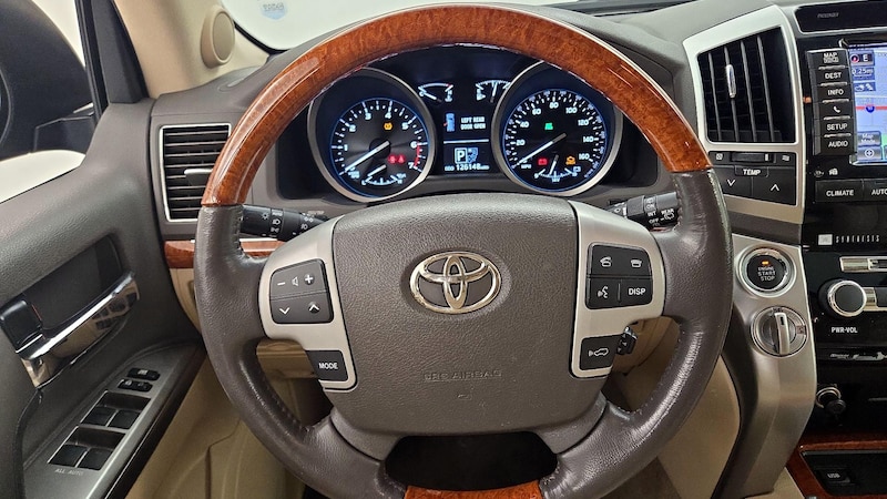 2013 Toyota Land Cruiser  10