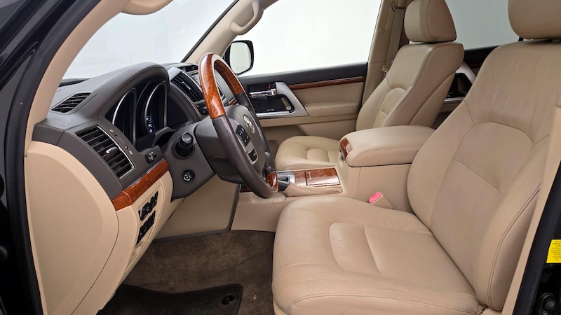 2013 Toyota Land Cruiser  11