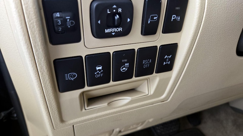 2013 Toyota Land Cruiser  13