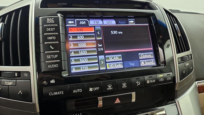 2013 Toyota Land Cruiser  16