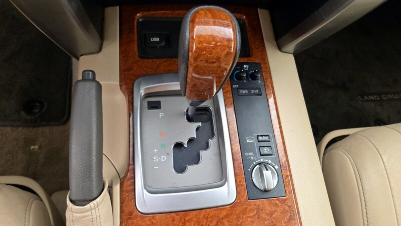 2013 Toyota Land Cruiser  18