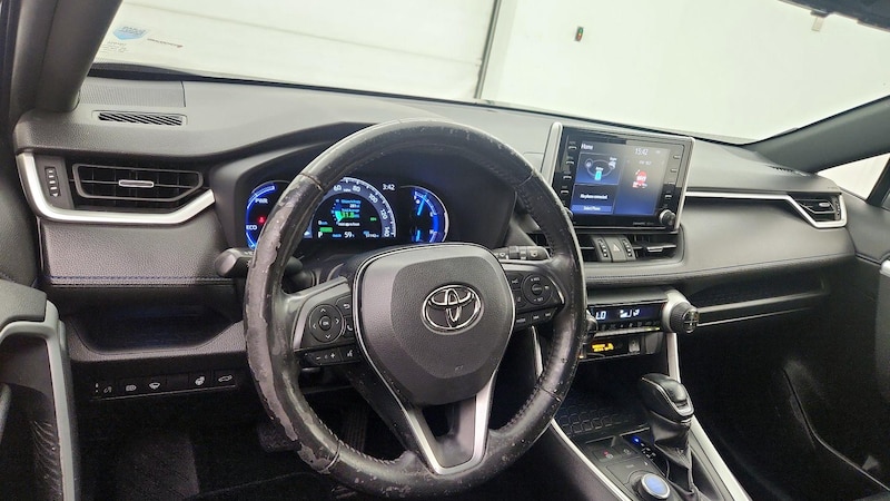 2019 Toyota RAV4 XSE 9