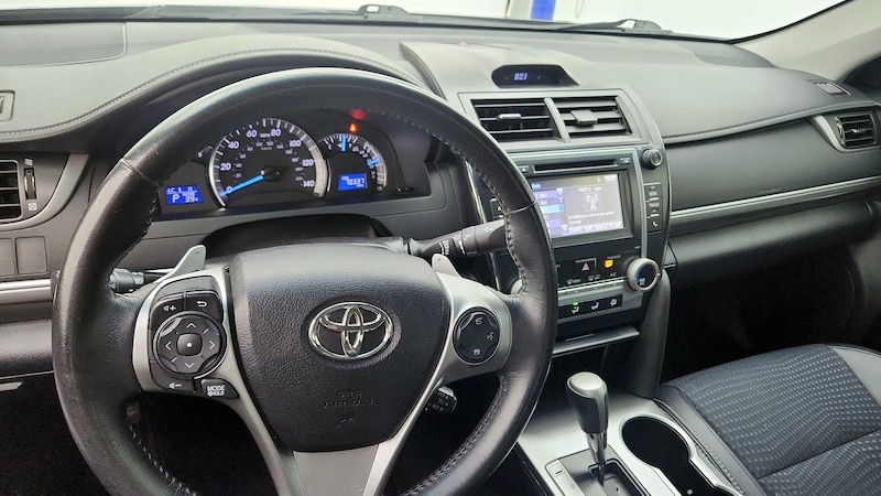 2014 Toyota Camry SE 9