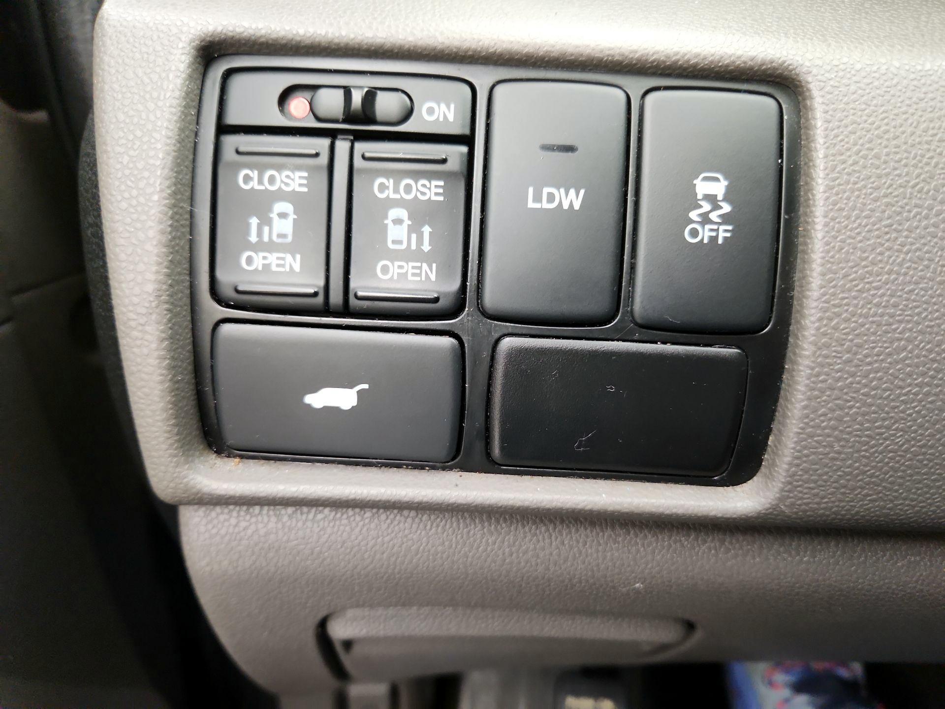 Thumbnail: 2015 Honda Odyssey - 13