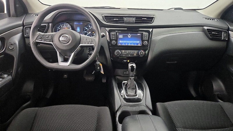 2020 Nissan Rogue Sport S 9