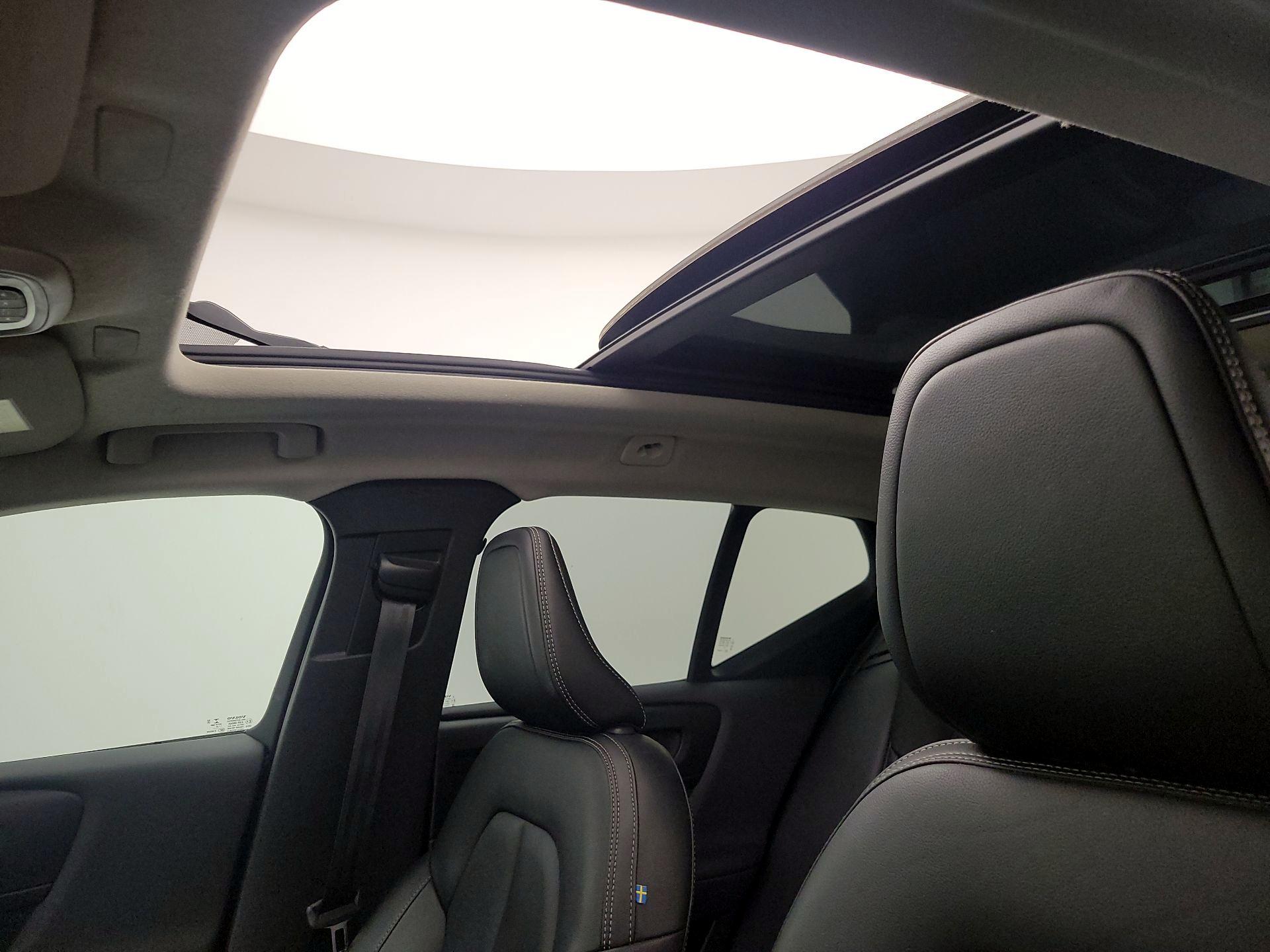 Thumbnail: 2020 Volvo XC40 - 19