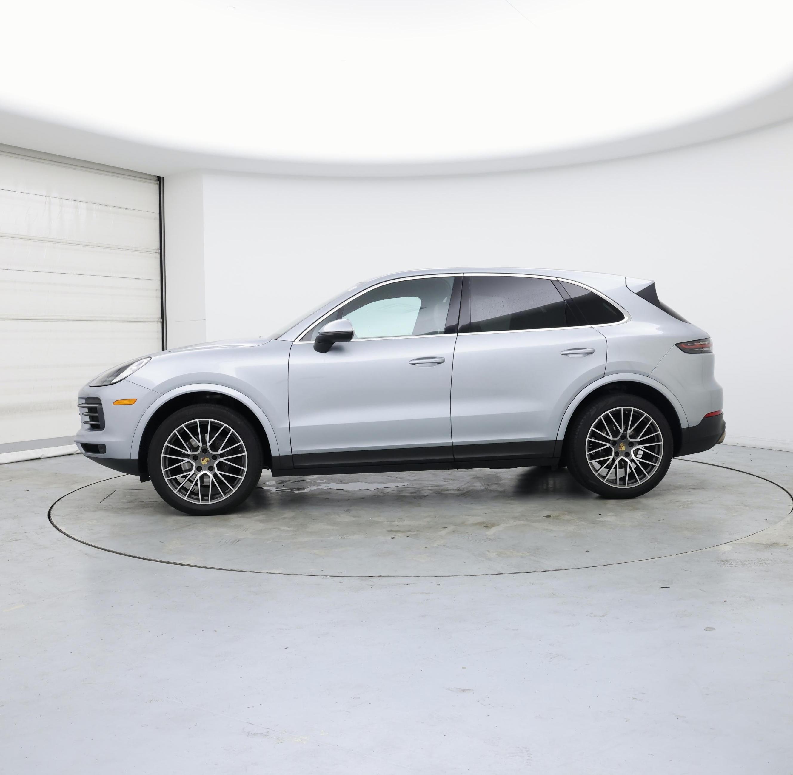 Thumbnail: 2020 Porsche Cayenne - 3