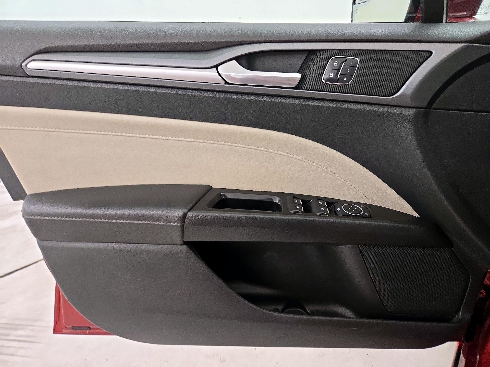 Thumbnail: 2015 Ford Fusion - 12