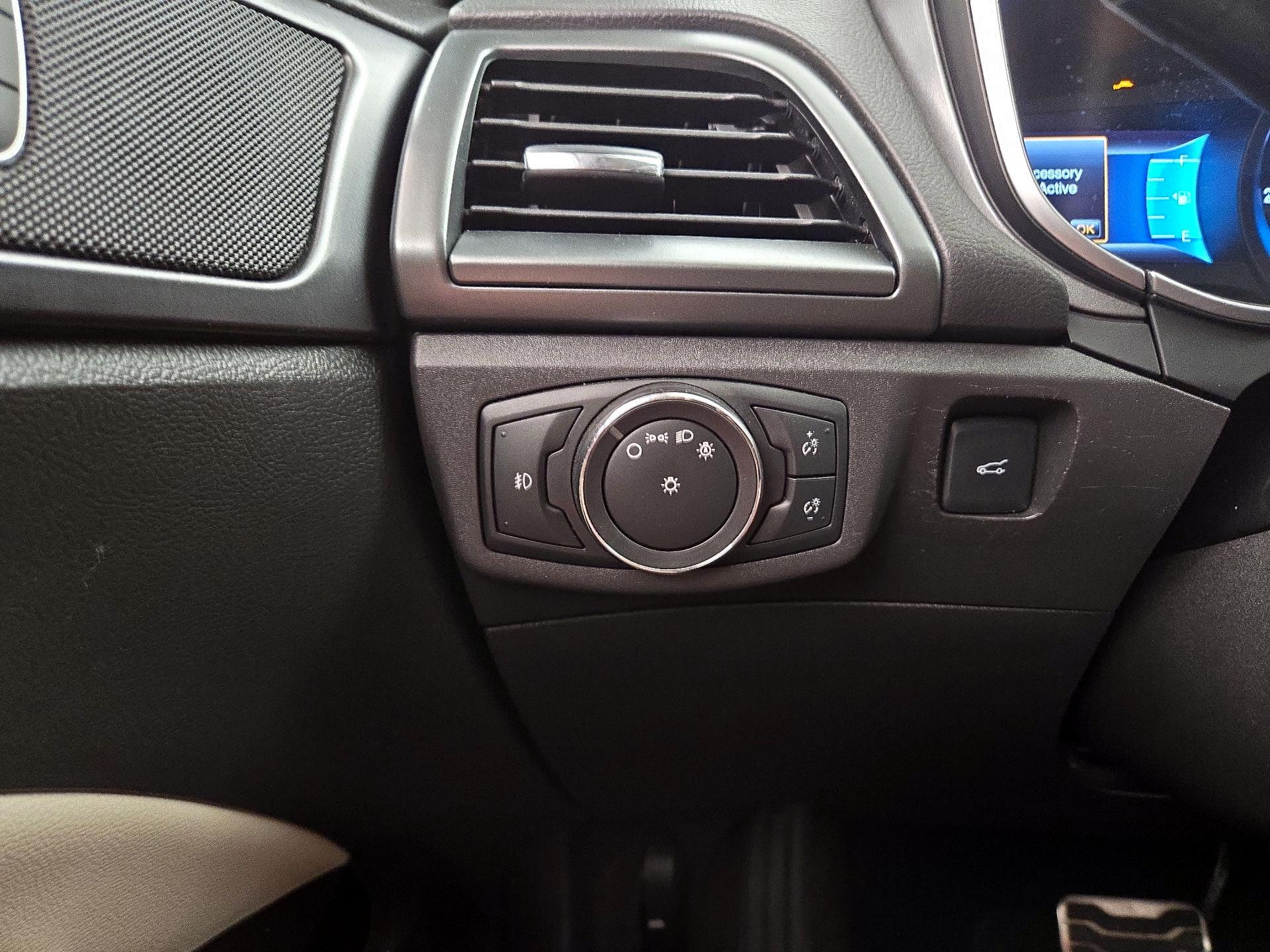 Thumbnail: 2015 Ford Fusion - 13