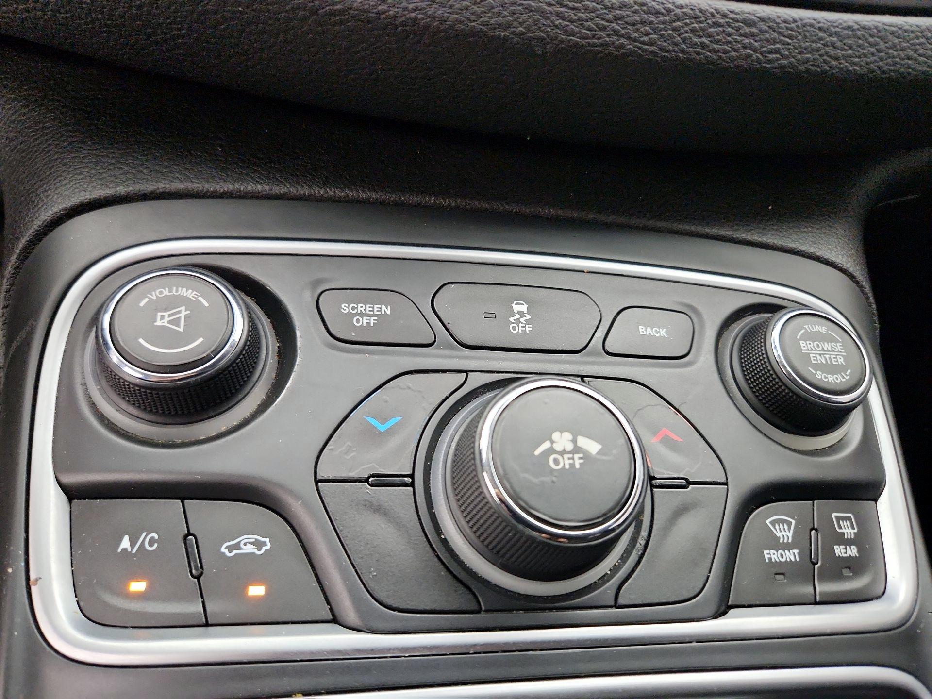 Thumbnail: 2015 Chrysler 200 - 16