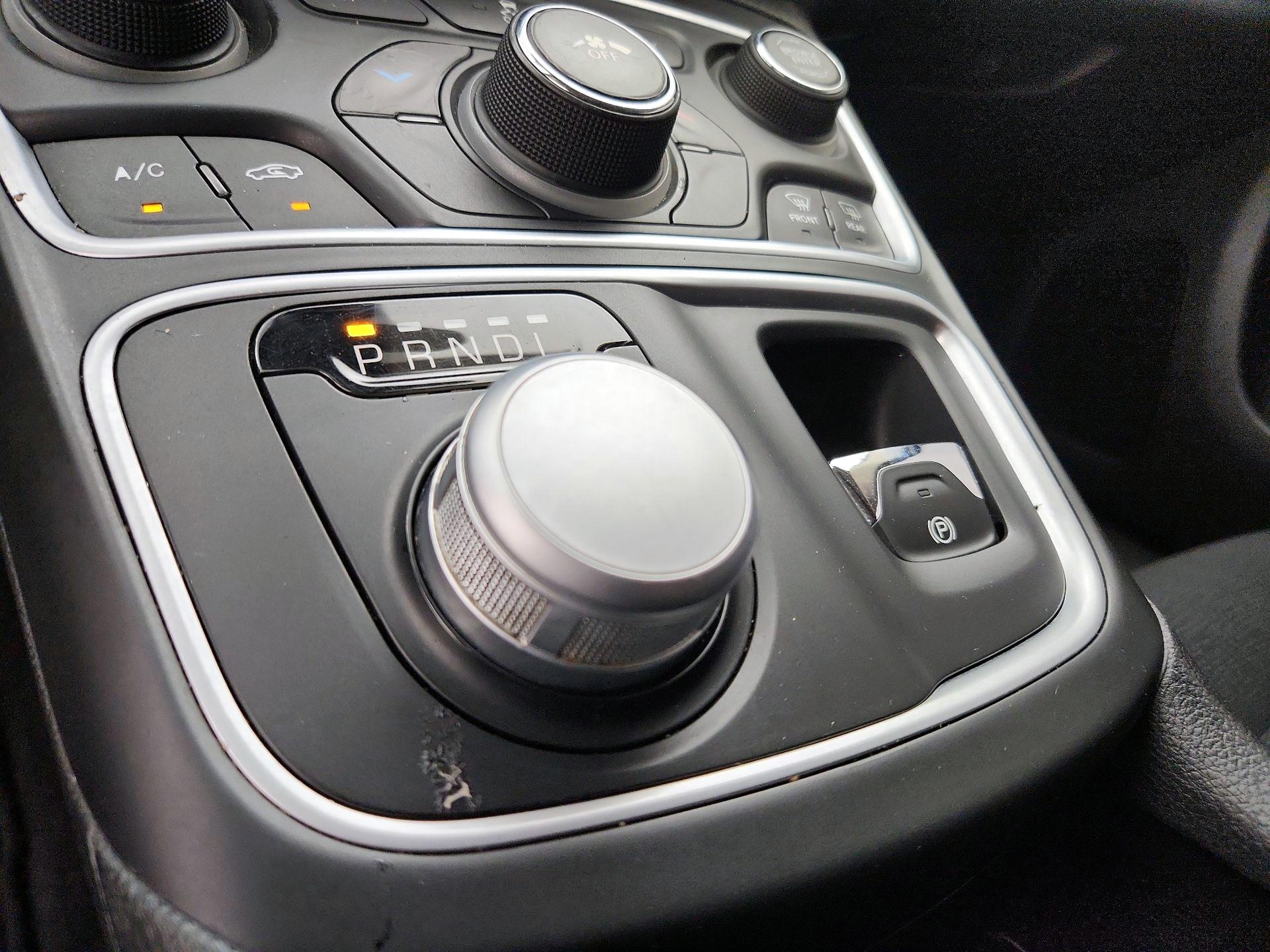 Thumbnail: 2015 Chrysler 200 - 17